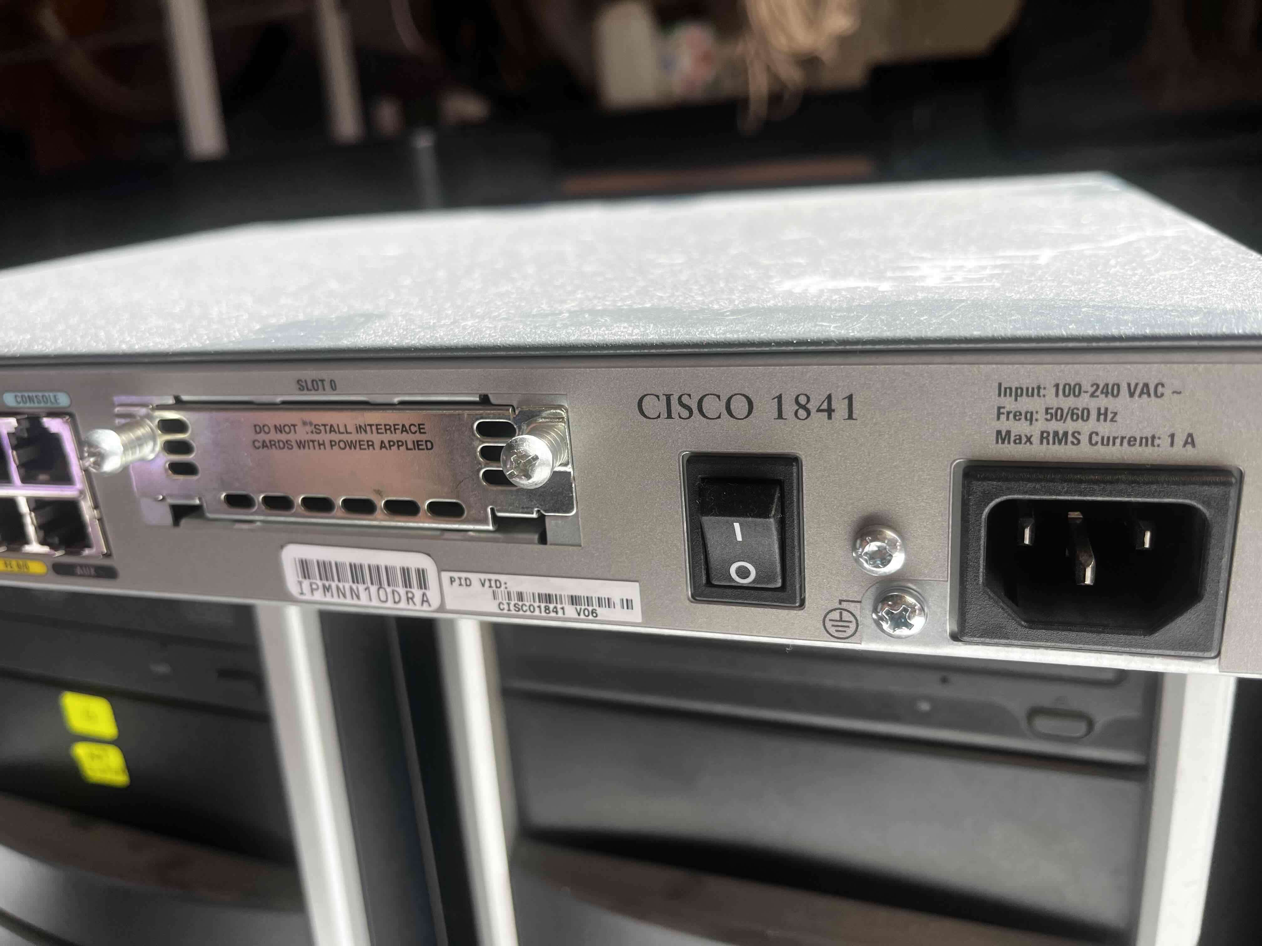 Router Cisco 1800 Series - miniatura 4