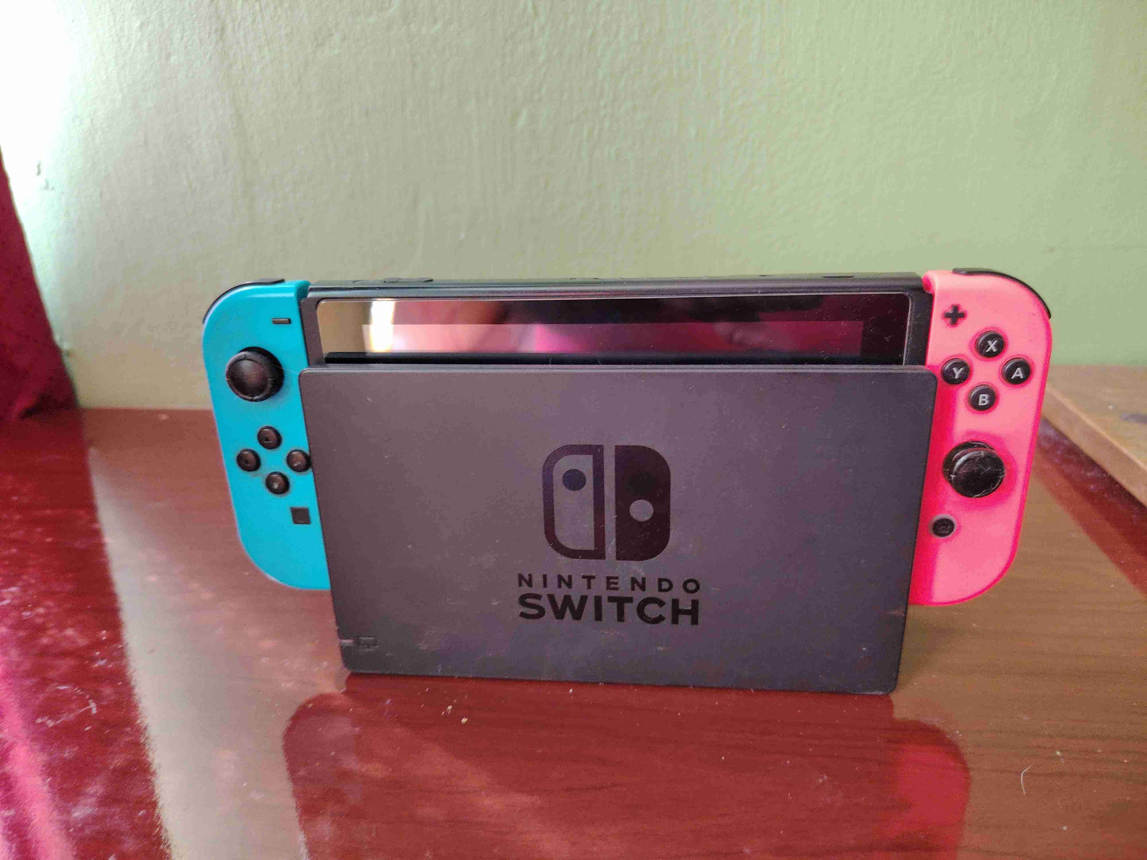Nintendo Switch con Joy-Con neón - 1