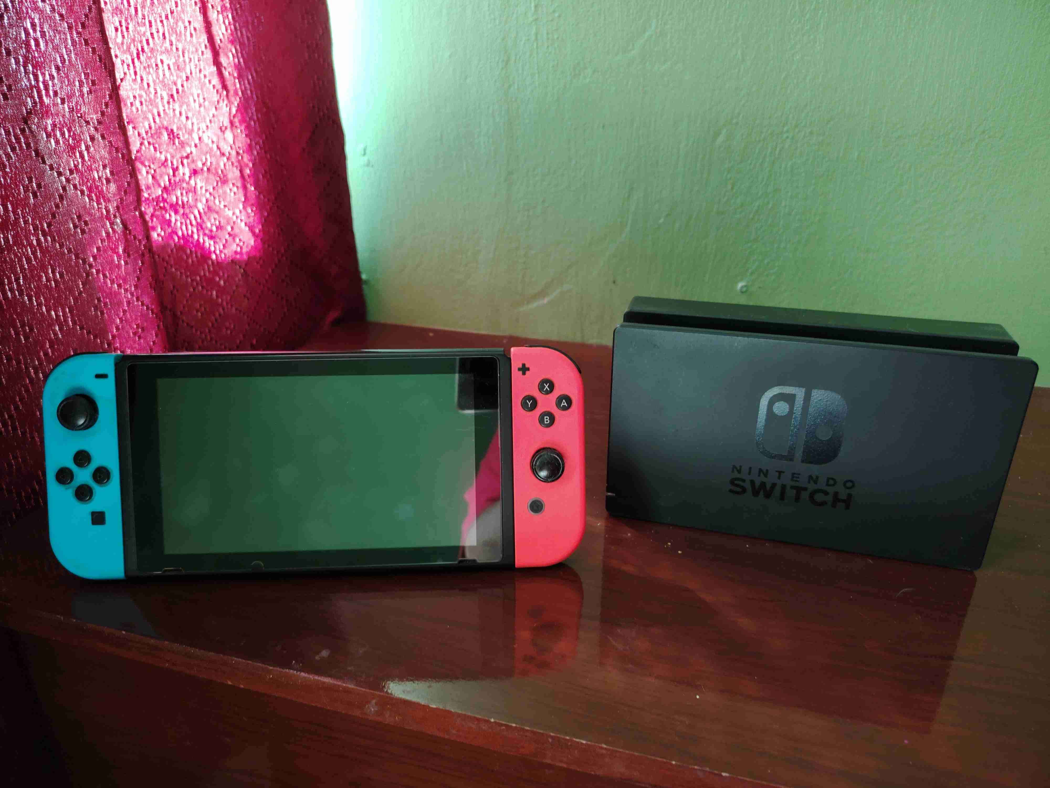 Nintendo Switch con Joy-Con neón - 2
