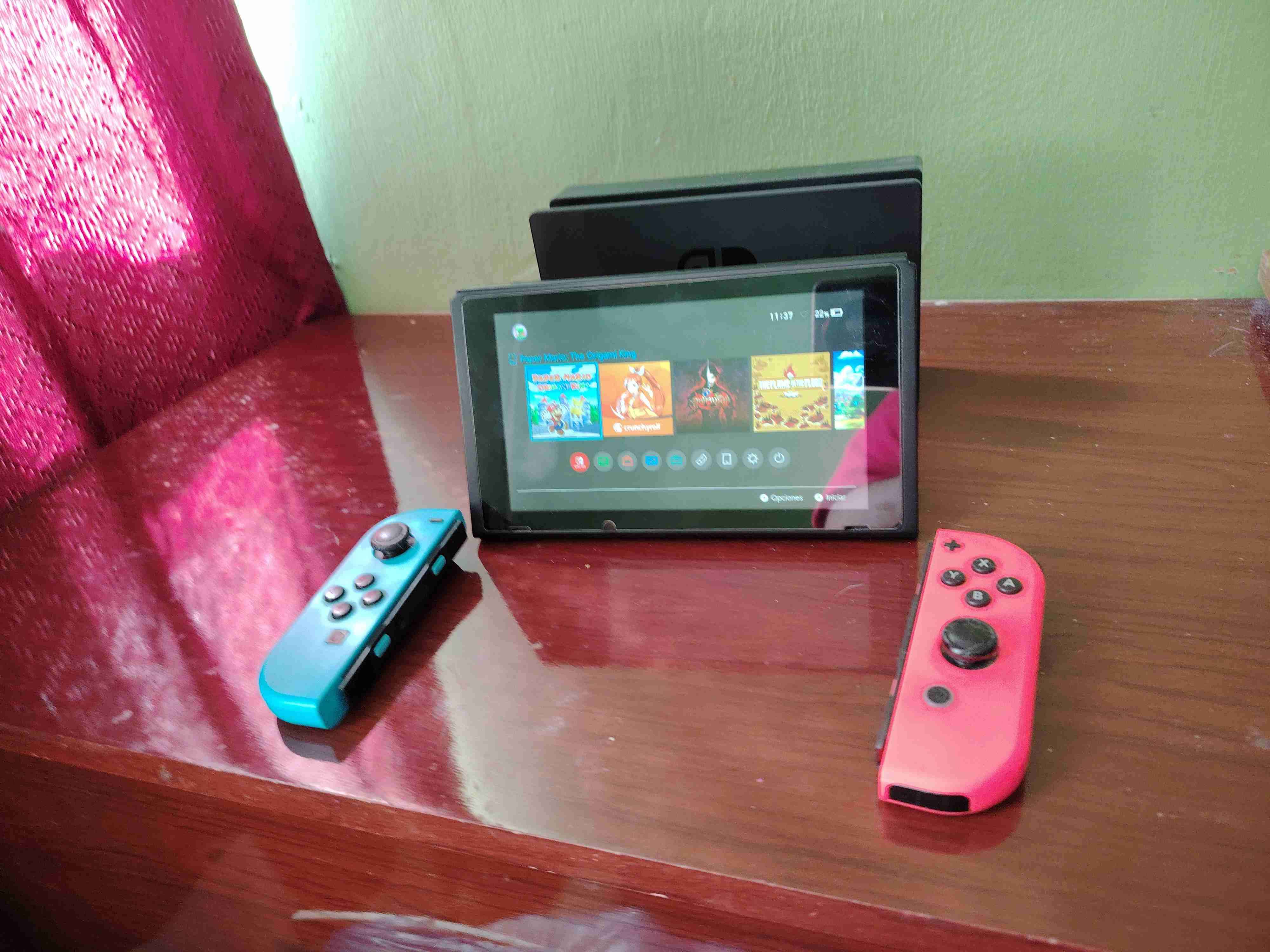 Nintendo Switch con Joy-Con neón - 3