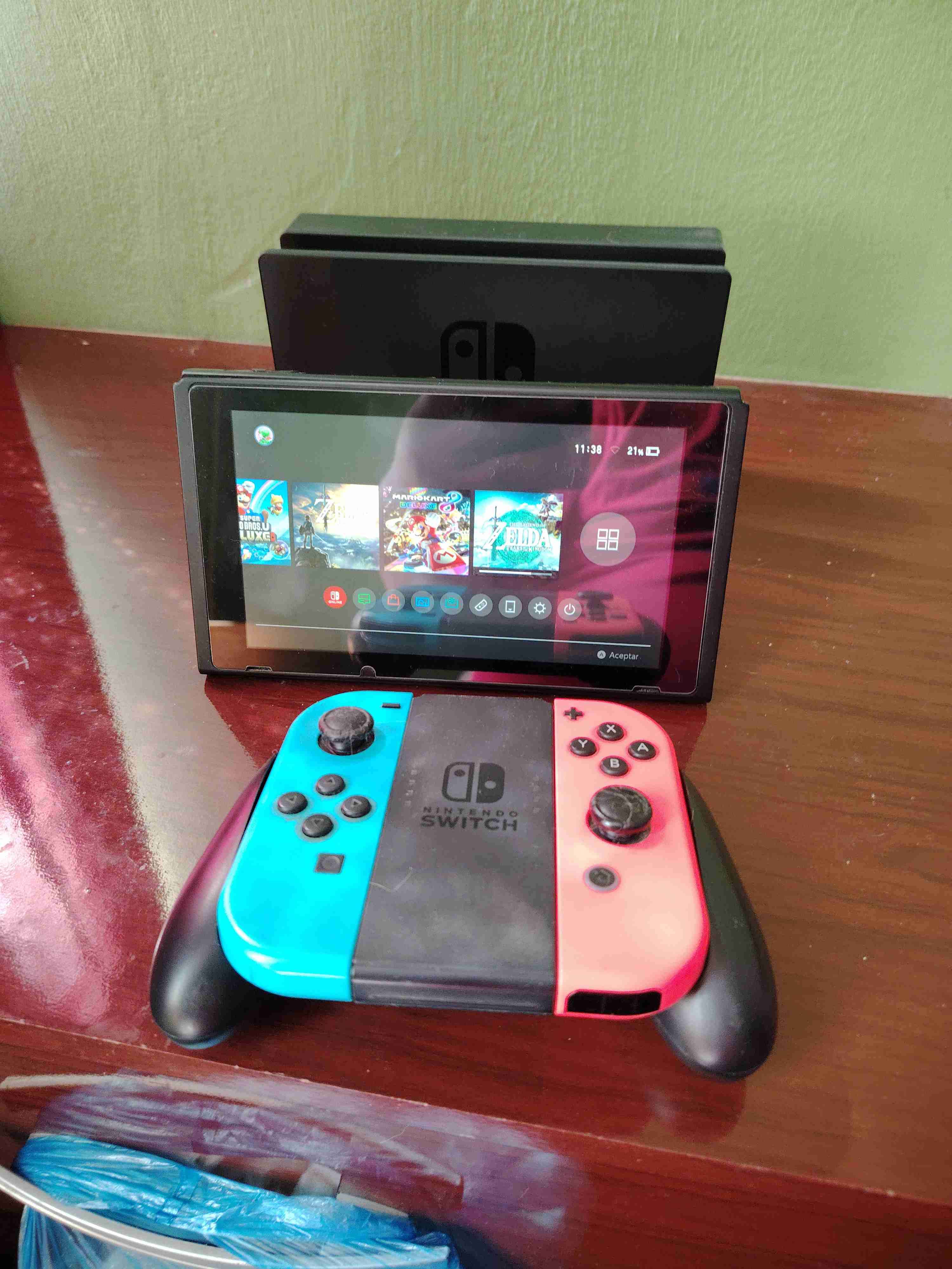 Nintendo Switch con Joy-Con neón - 4