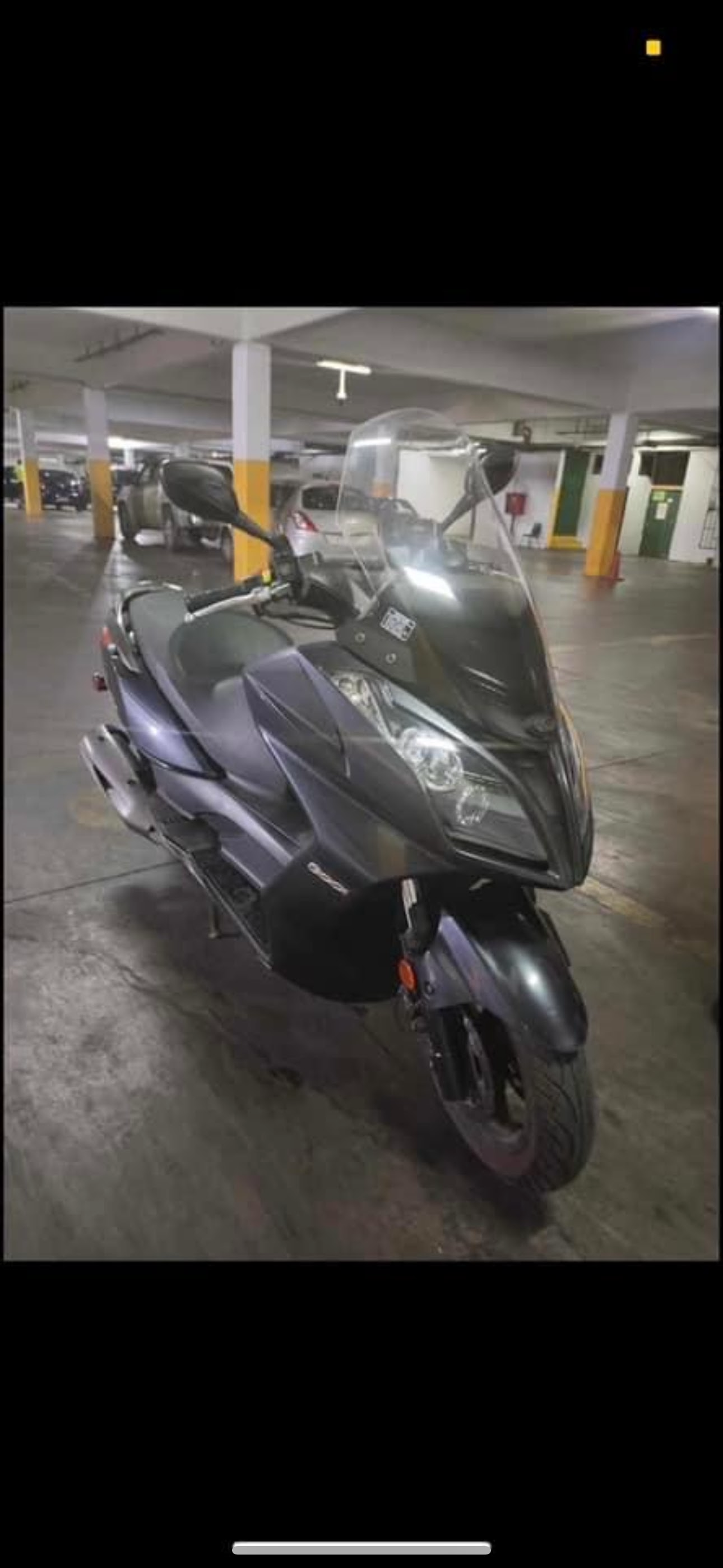 Scooter negra moderna - miniatura 3