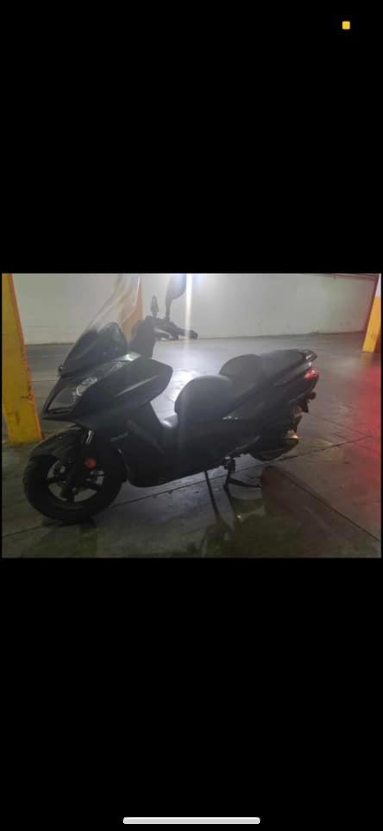 Scooter negra moderna - miniatura 4