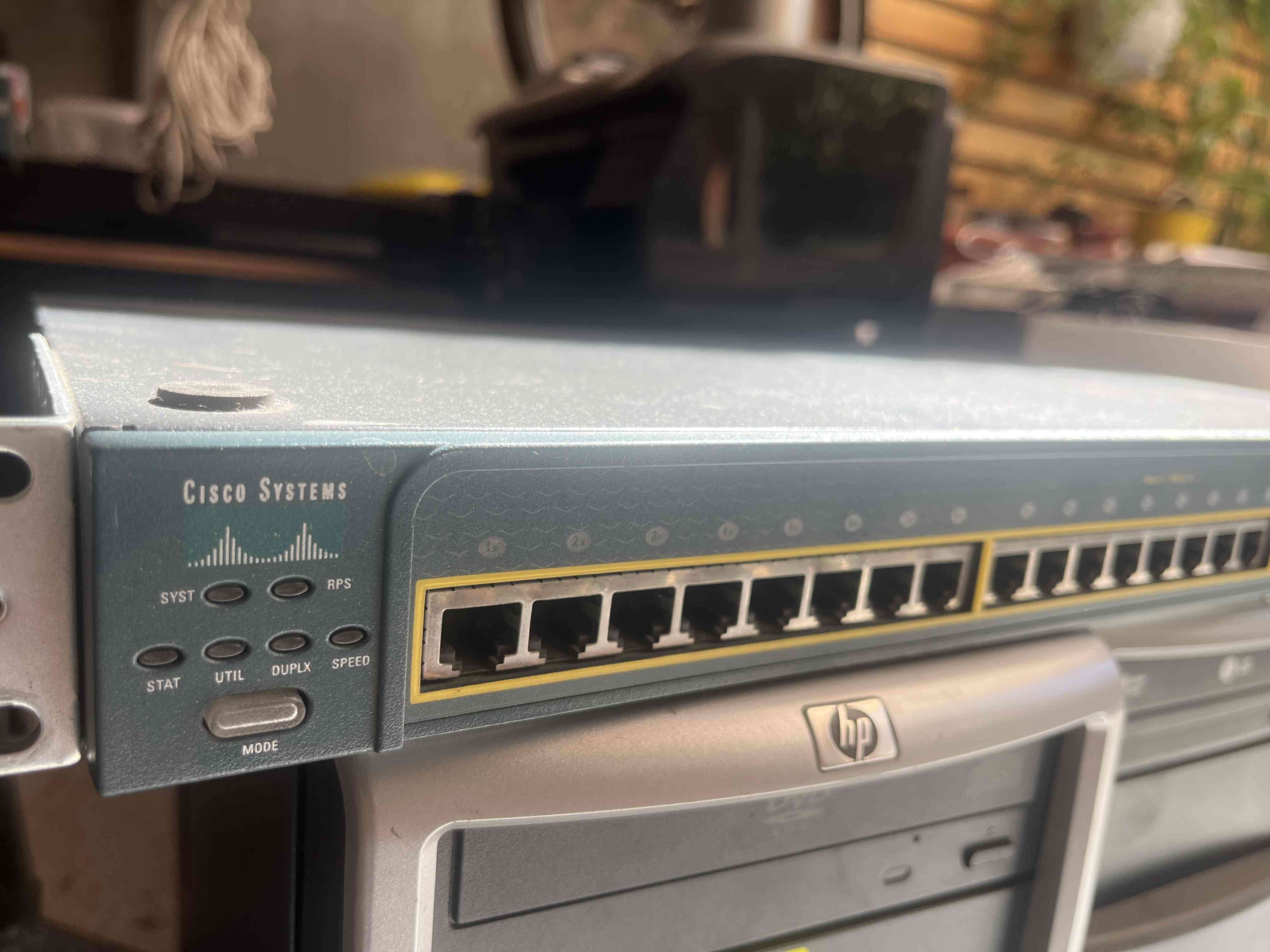 Switch de red Cisco Systems - miniatura 1