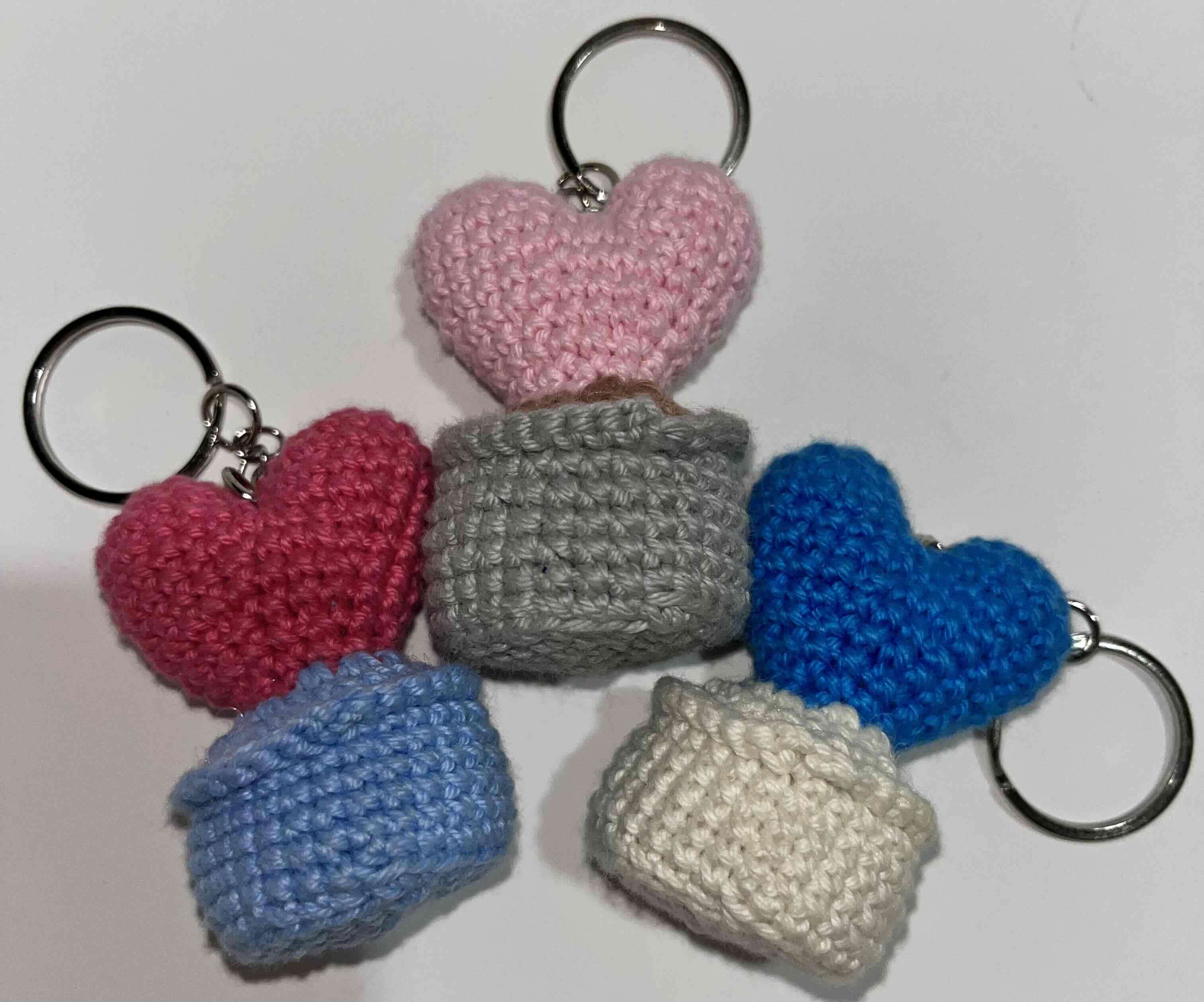 Llavero corazón tejido a mano - miniatura 1