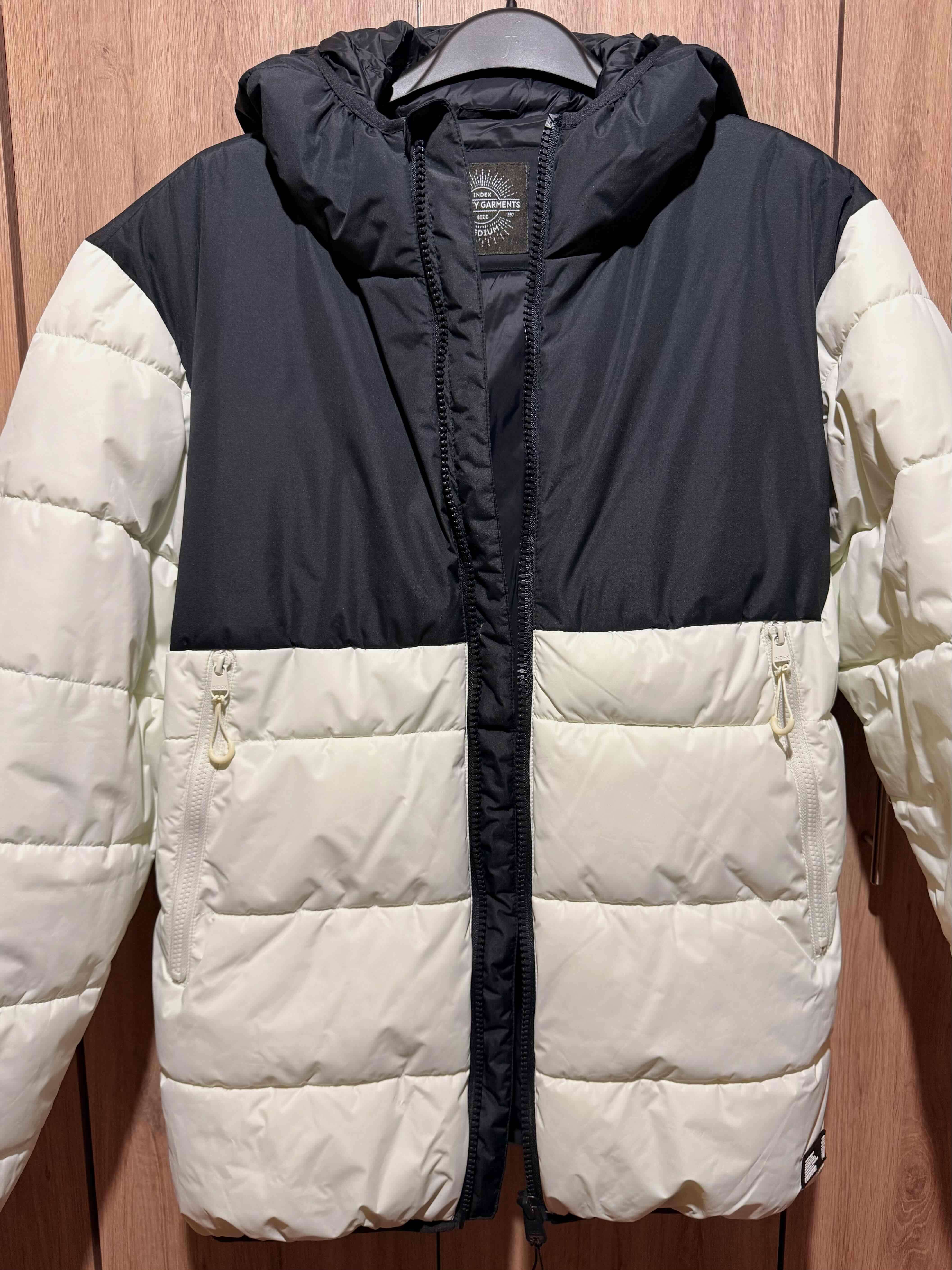 Casaca bicolor con gorro