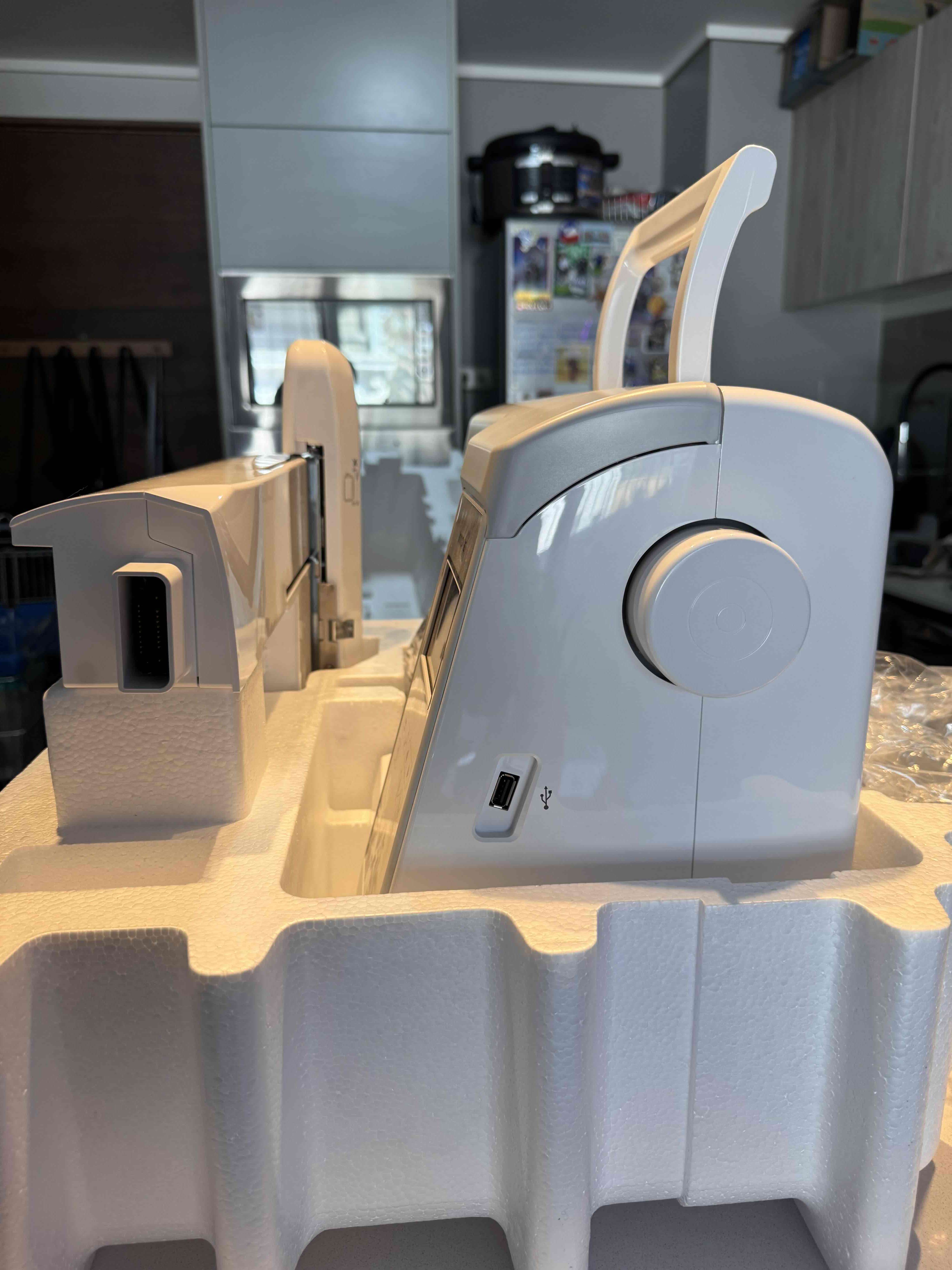 Máquina bordadora Brother Innov-is - miniatura 3