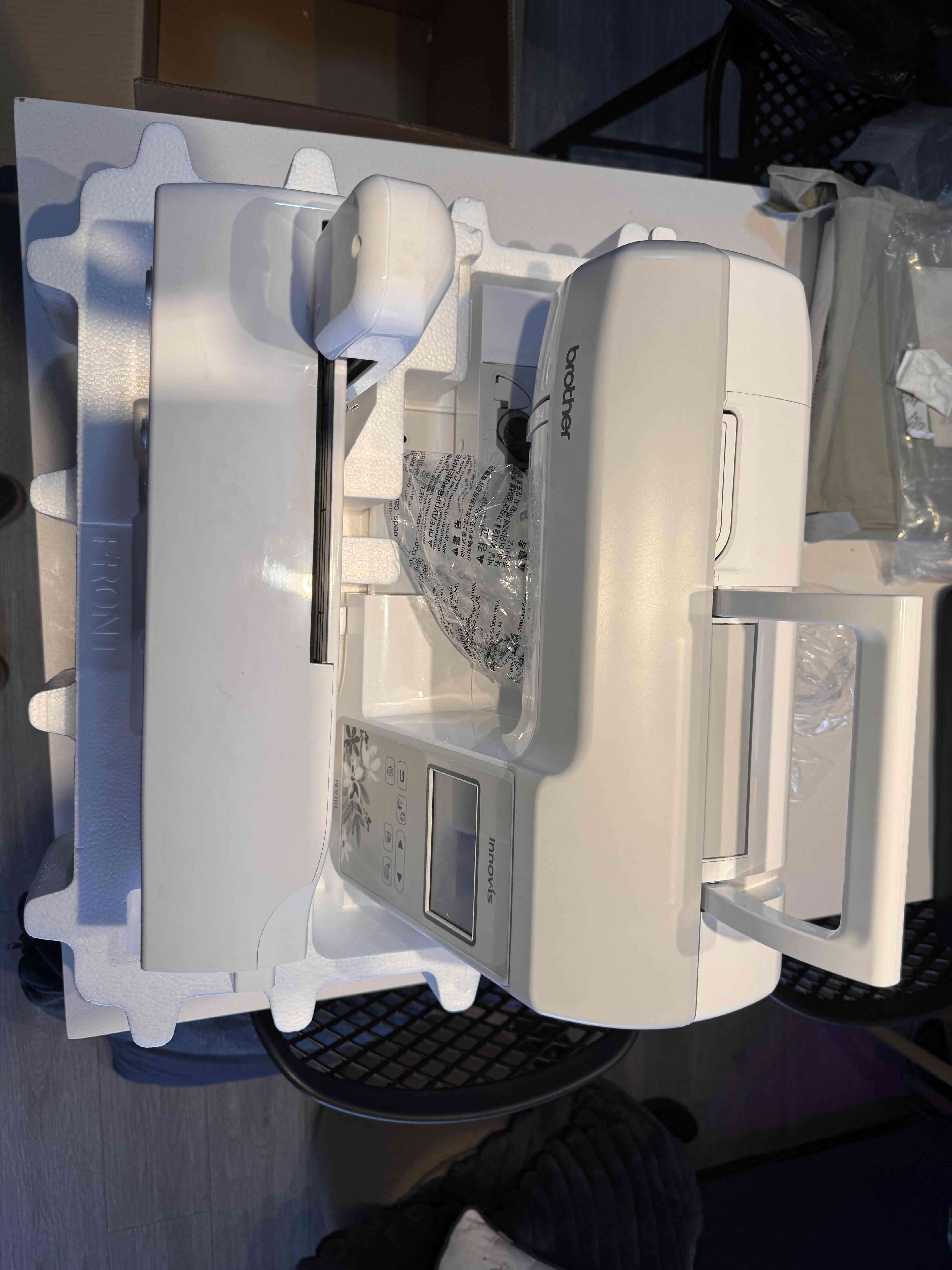 Máquina bordadora Brother Innov-is - miniatura 4