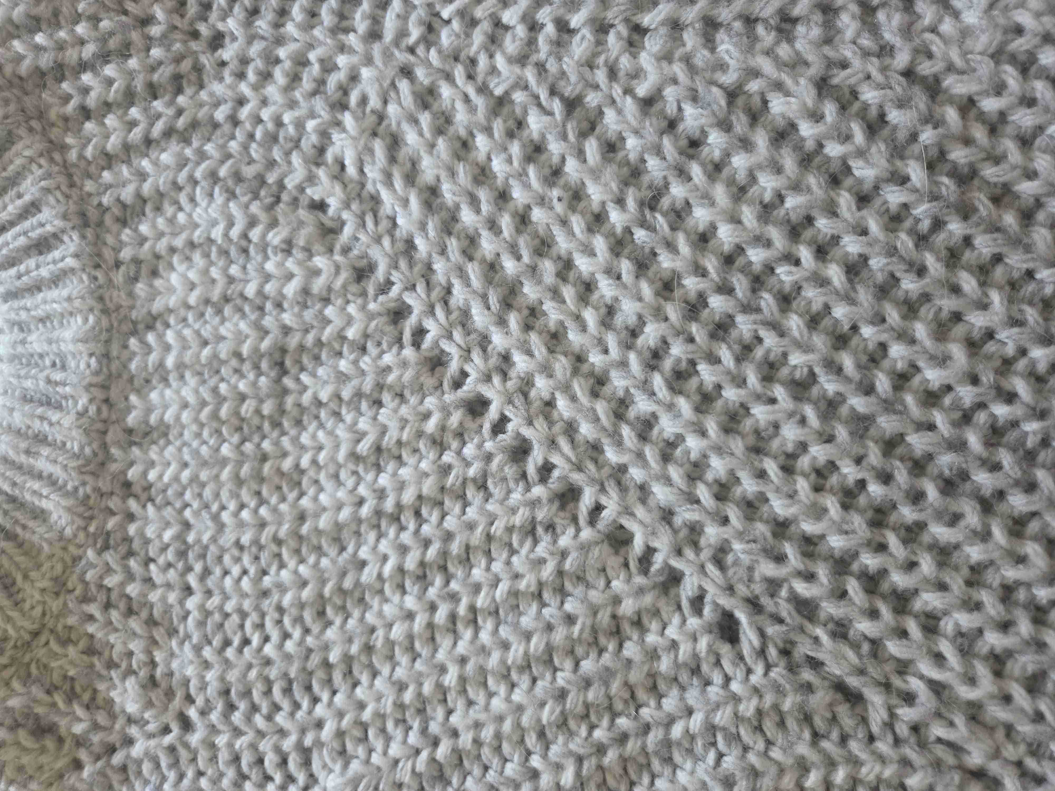 Sweater marca Mango, en perfecto estado - miniatura 2