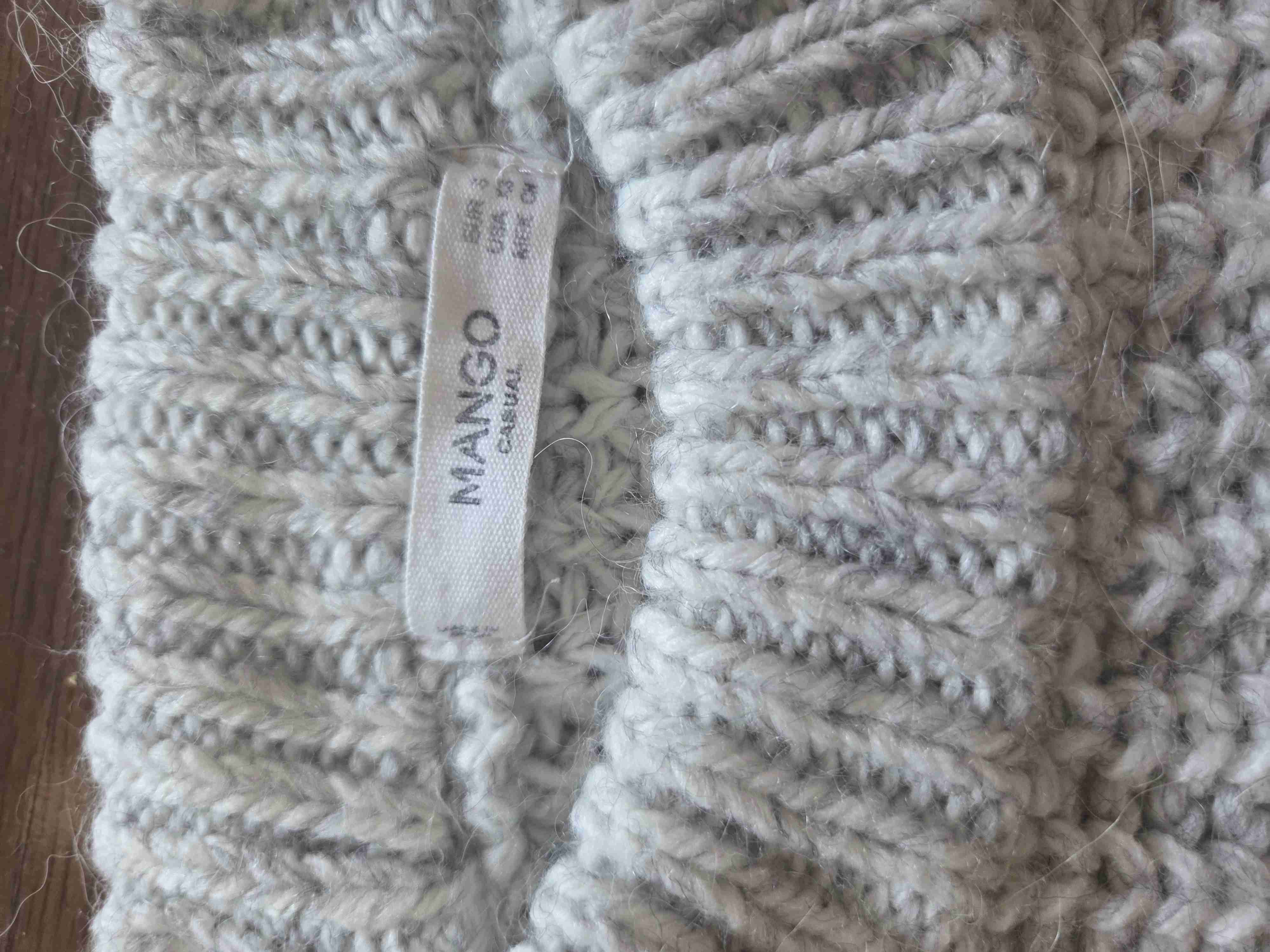 Sweater marca Mango, en perfecto estado - miniatura 3