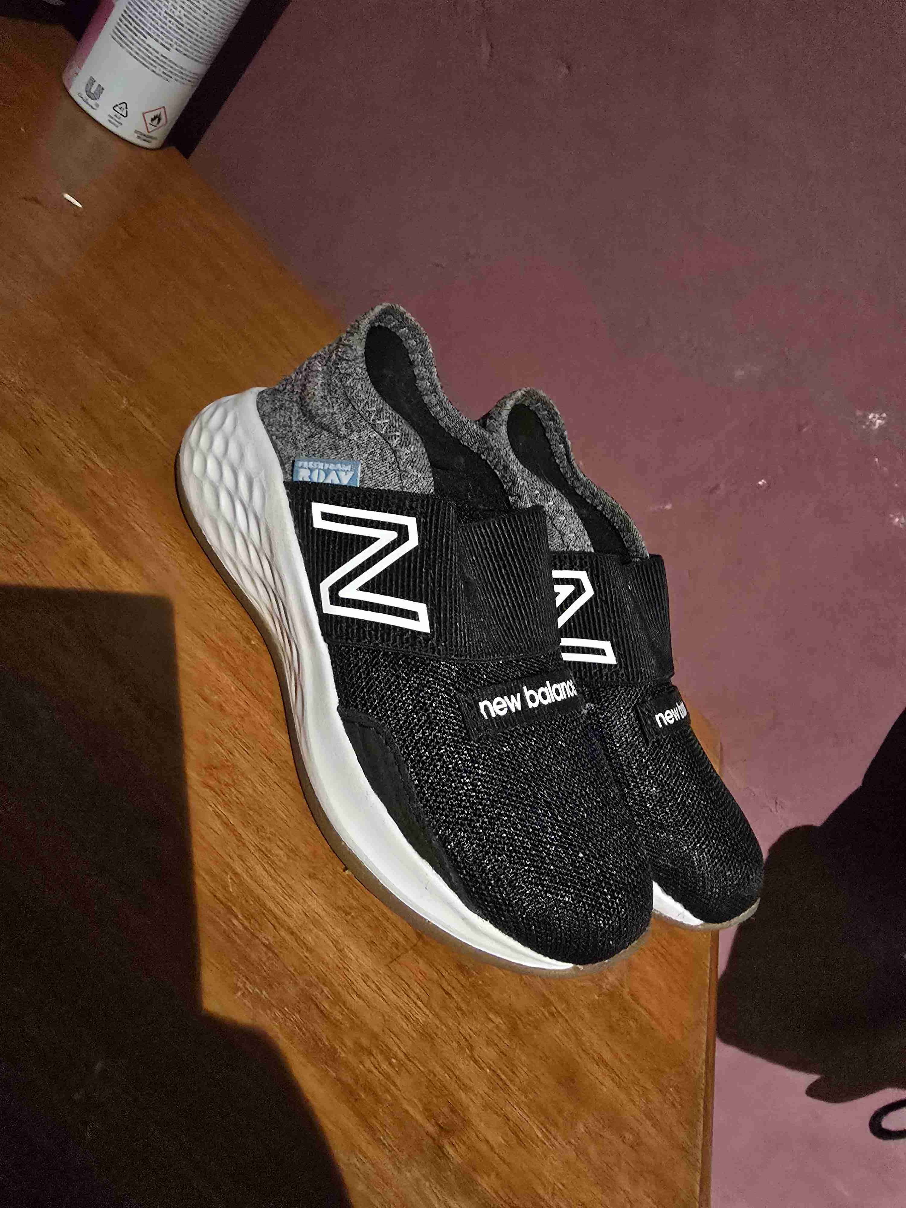 Zapatillas New Balance negro y gris - miniatura 1