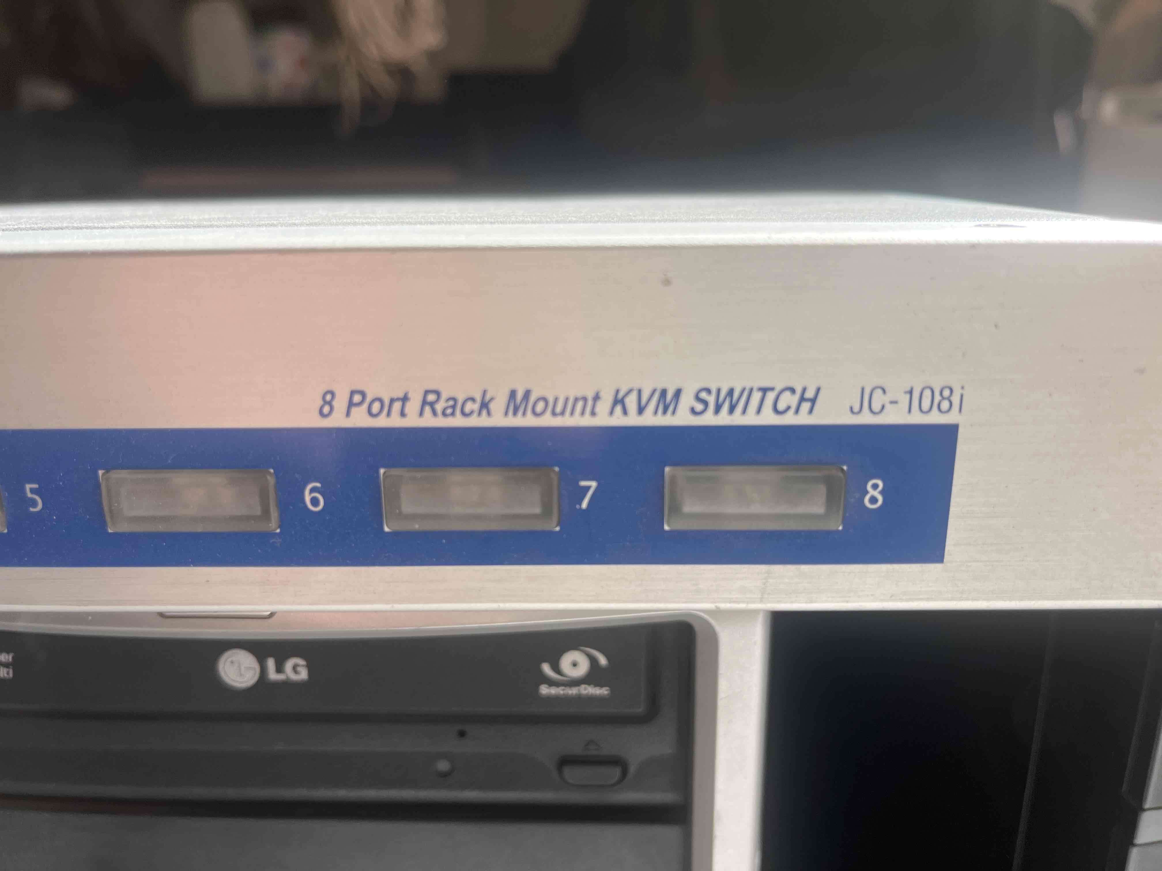 Switch KVM 8 Puertos Rack - miniatura 1