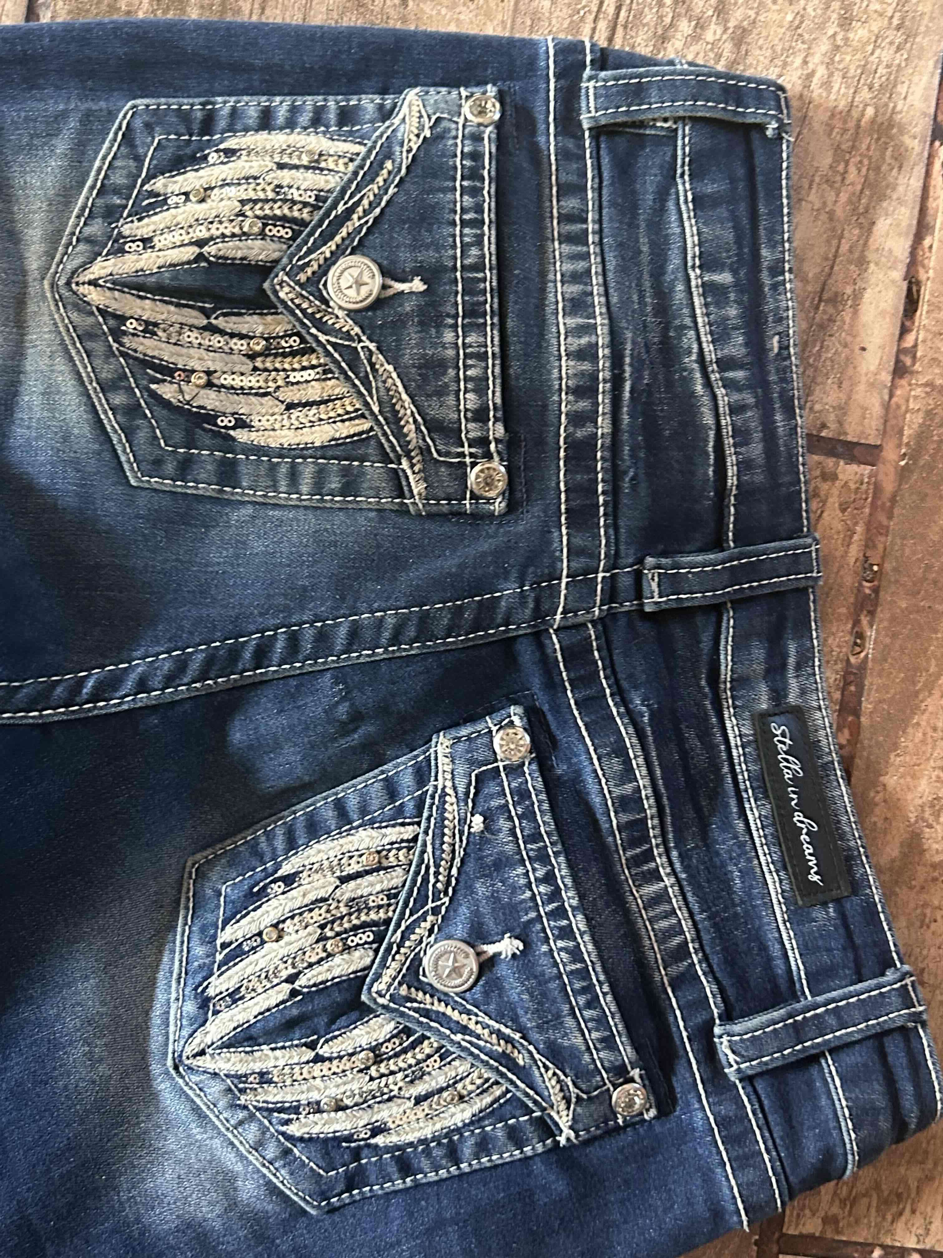 Jeans azul con bolsillo bordado alas, Stella - miniatura 4