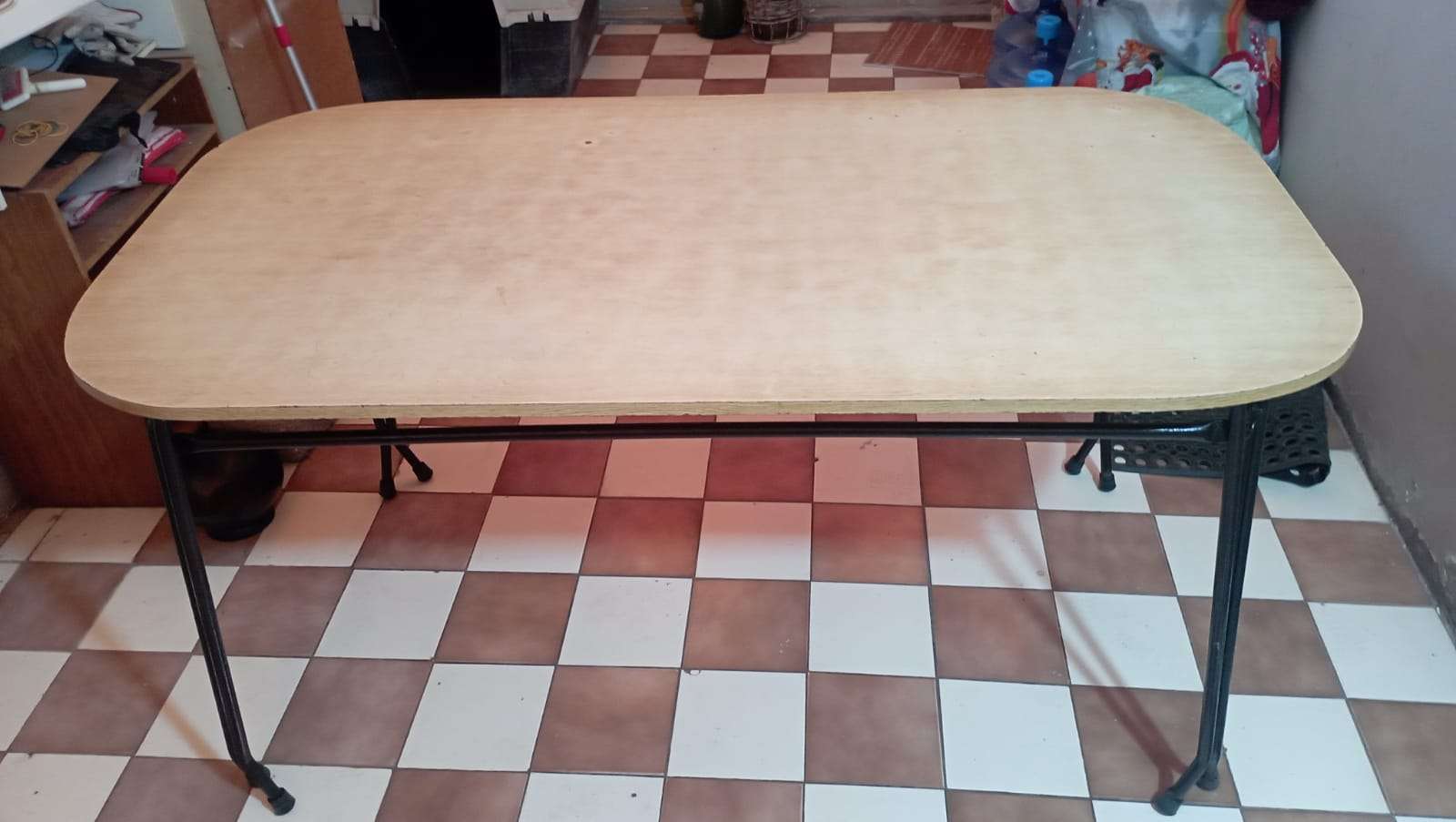 Mesa de cocina mediana - miniatura 1