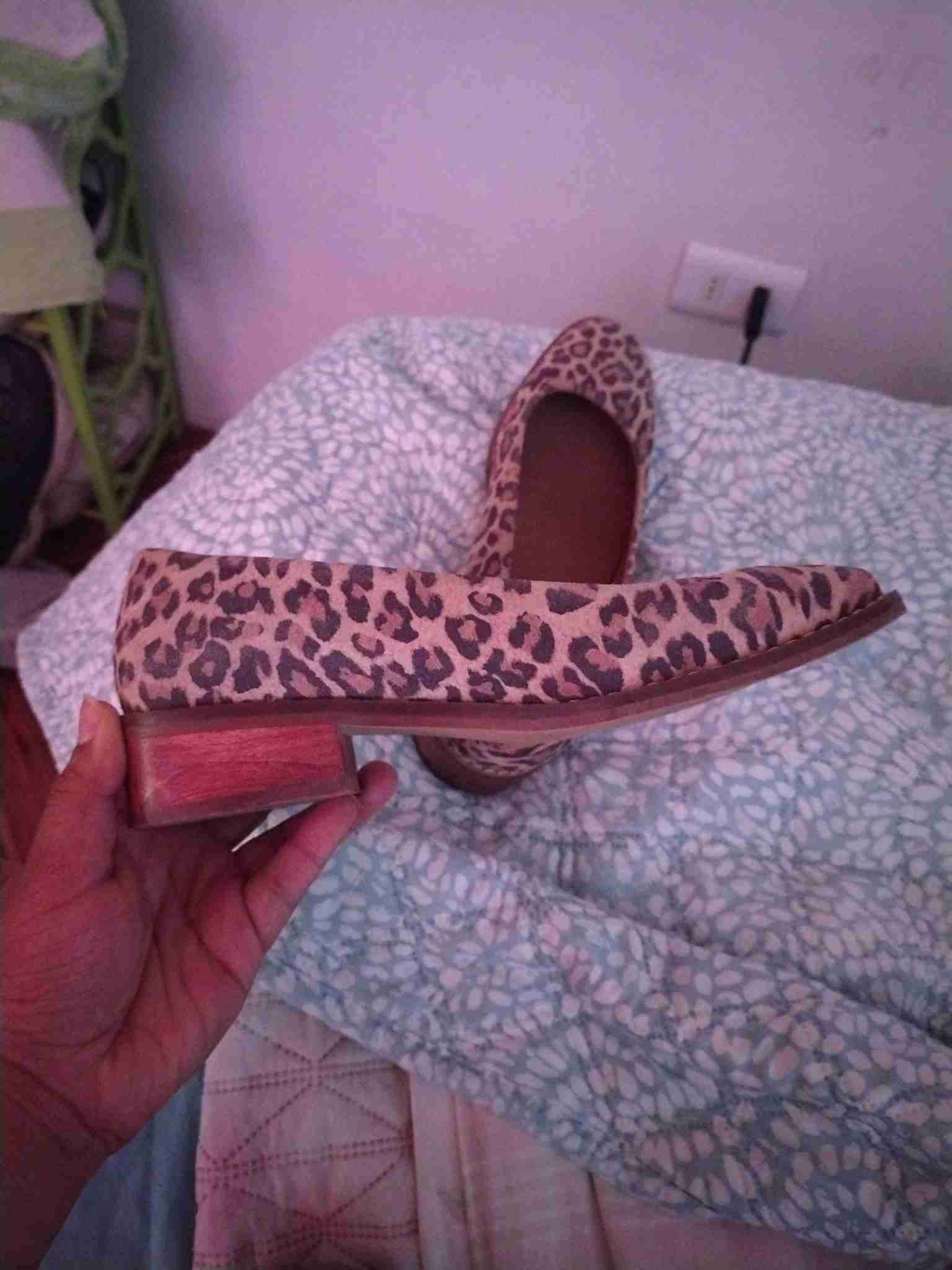 Hermosos zapatos de cuero con diseño leopardo 🐆 - miniatura 2