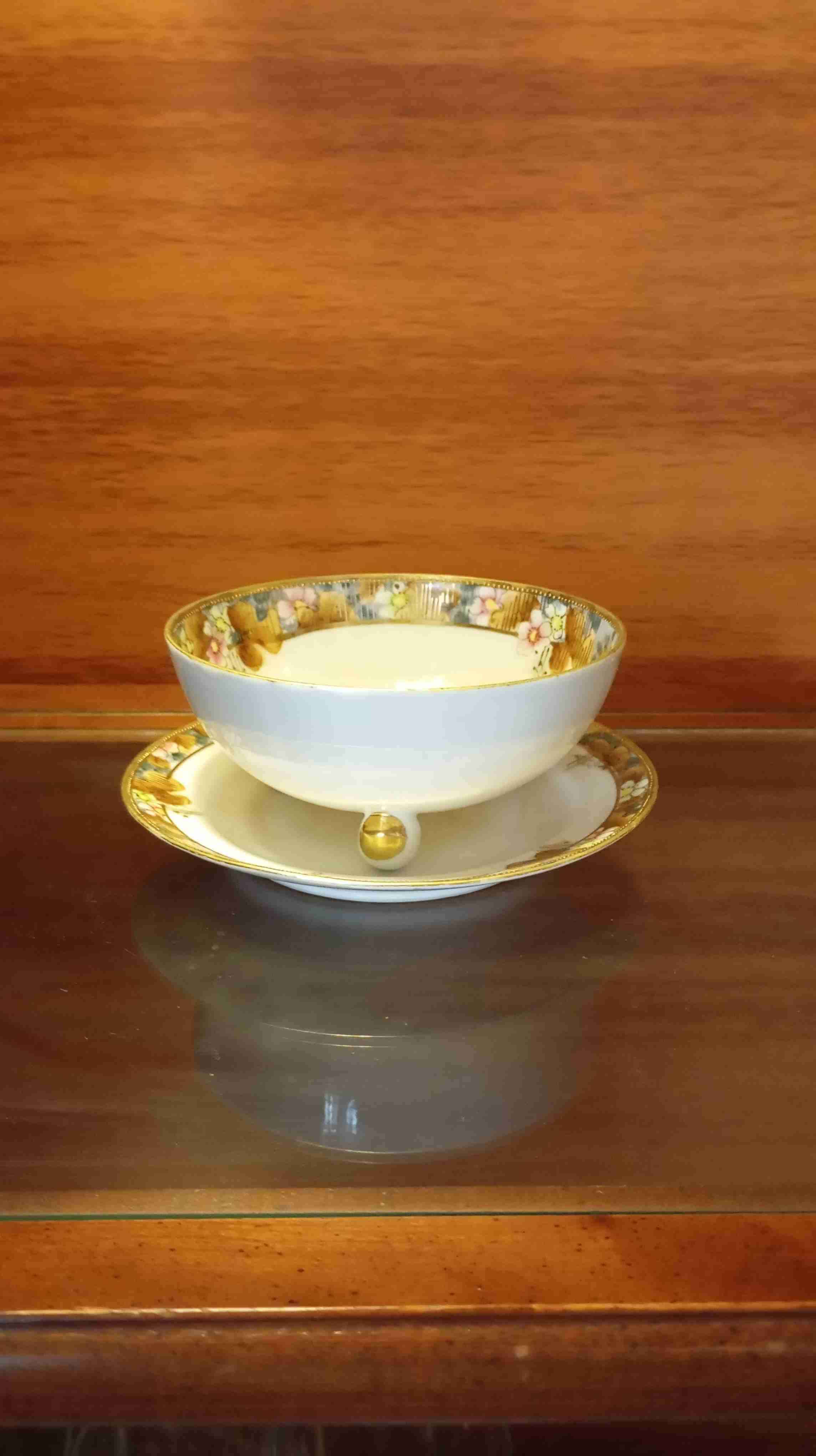 Taza de porcelana con platillo - miniatura 1