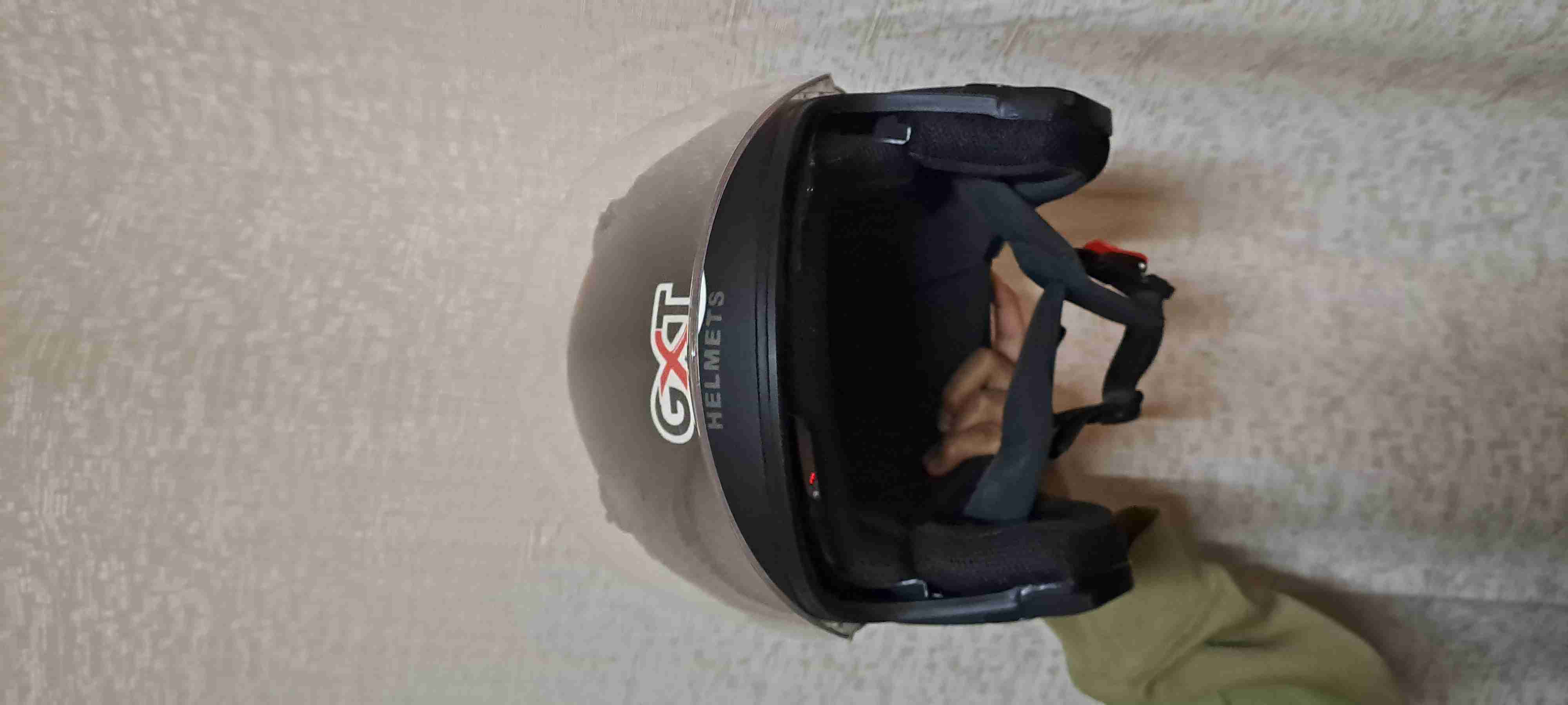 Casco de moto negro con visor - miniatura 3