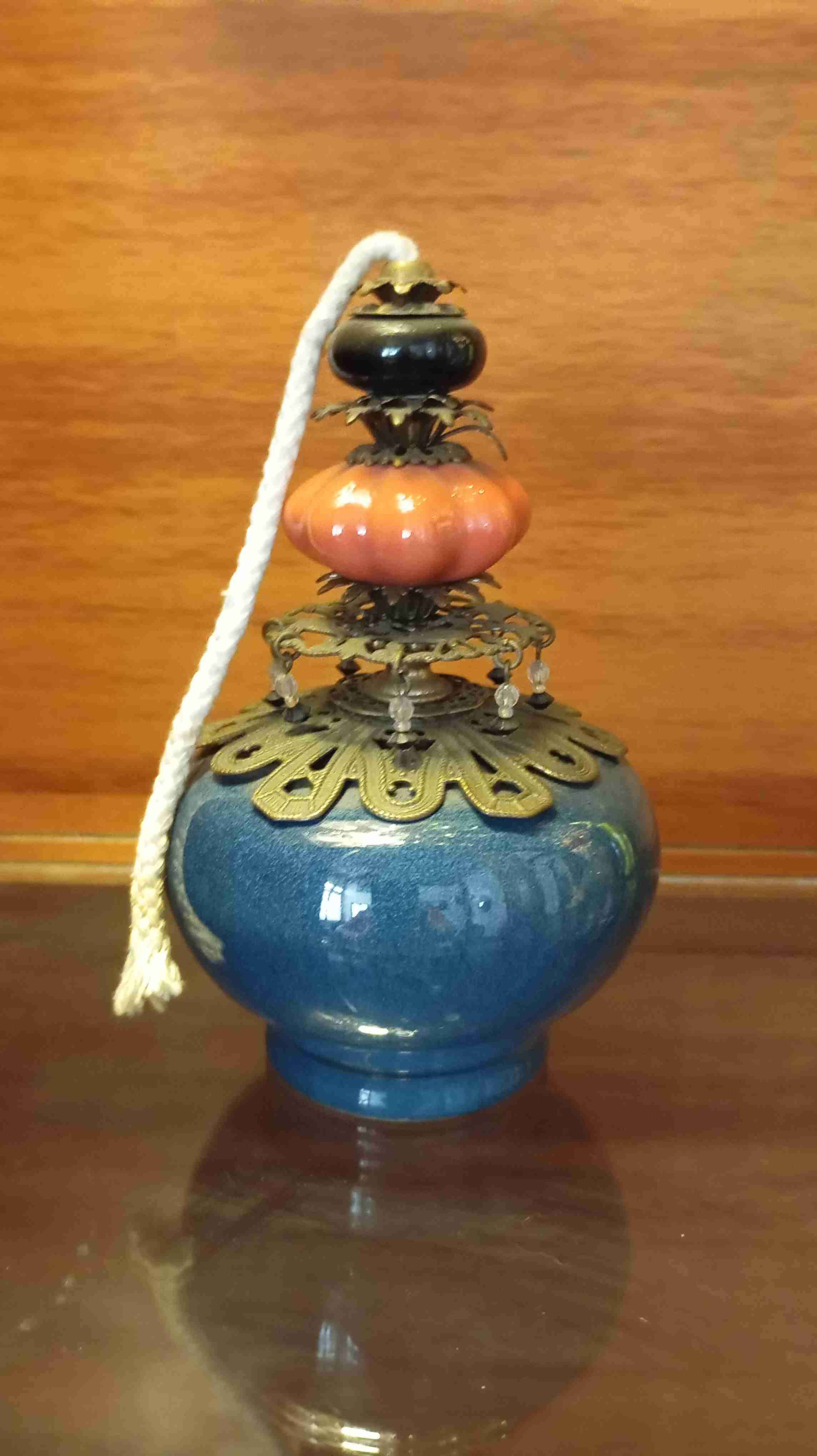 Pequeña lámpara de aceite decorativa - miniatura 1