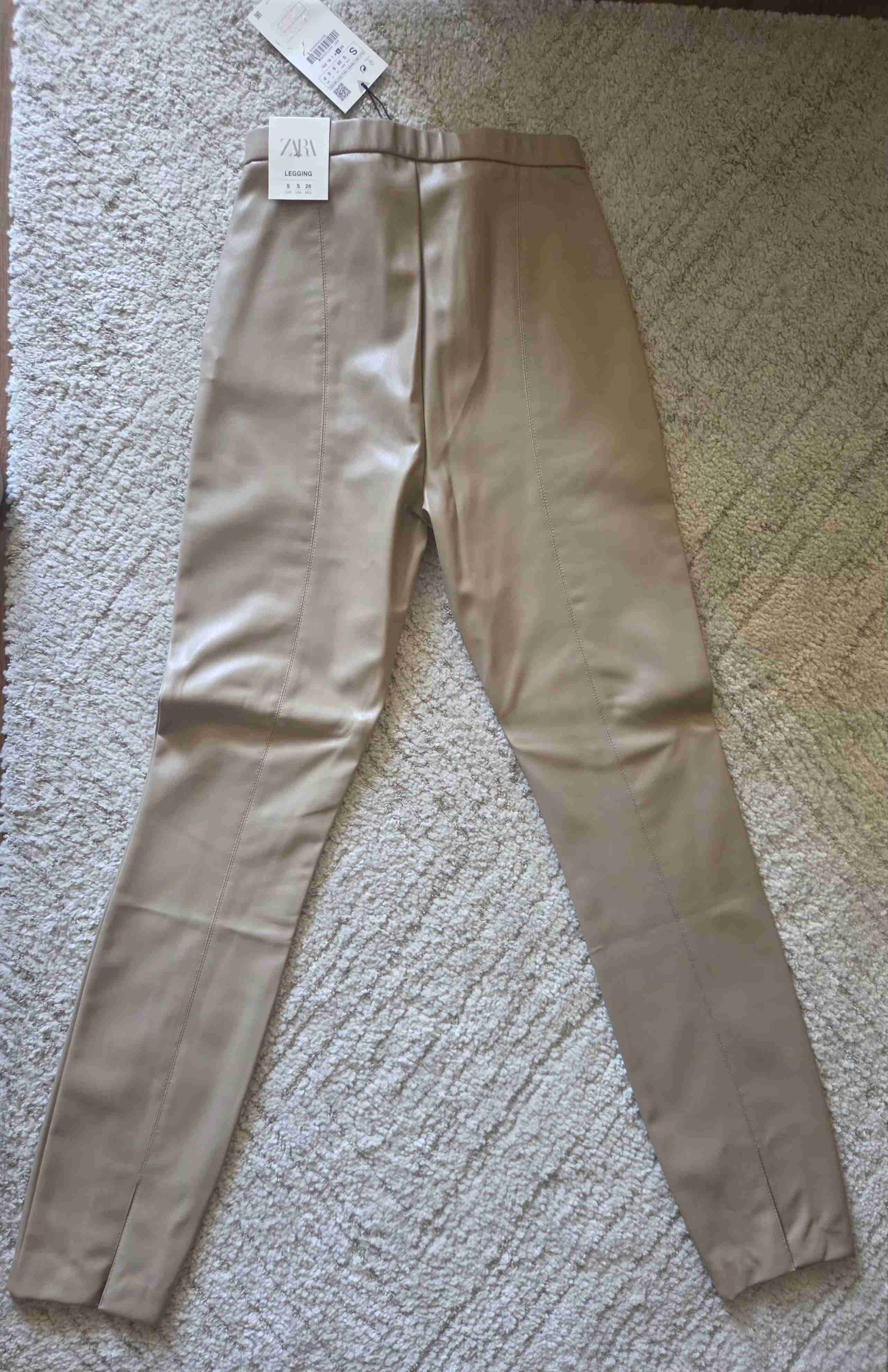 Nuevo LEGGIN  beige cuerina  ZARA - miniatura 2