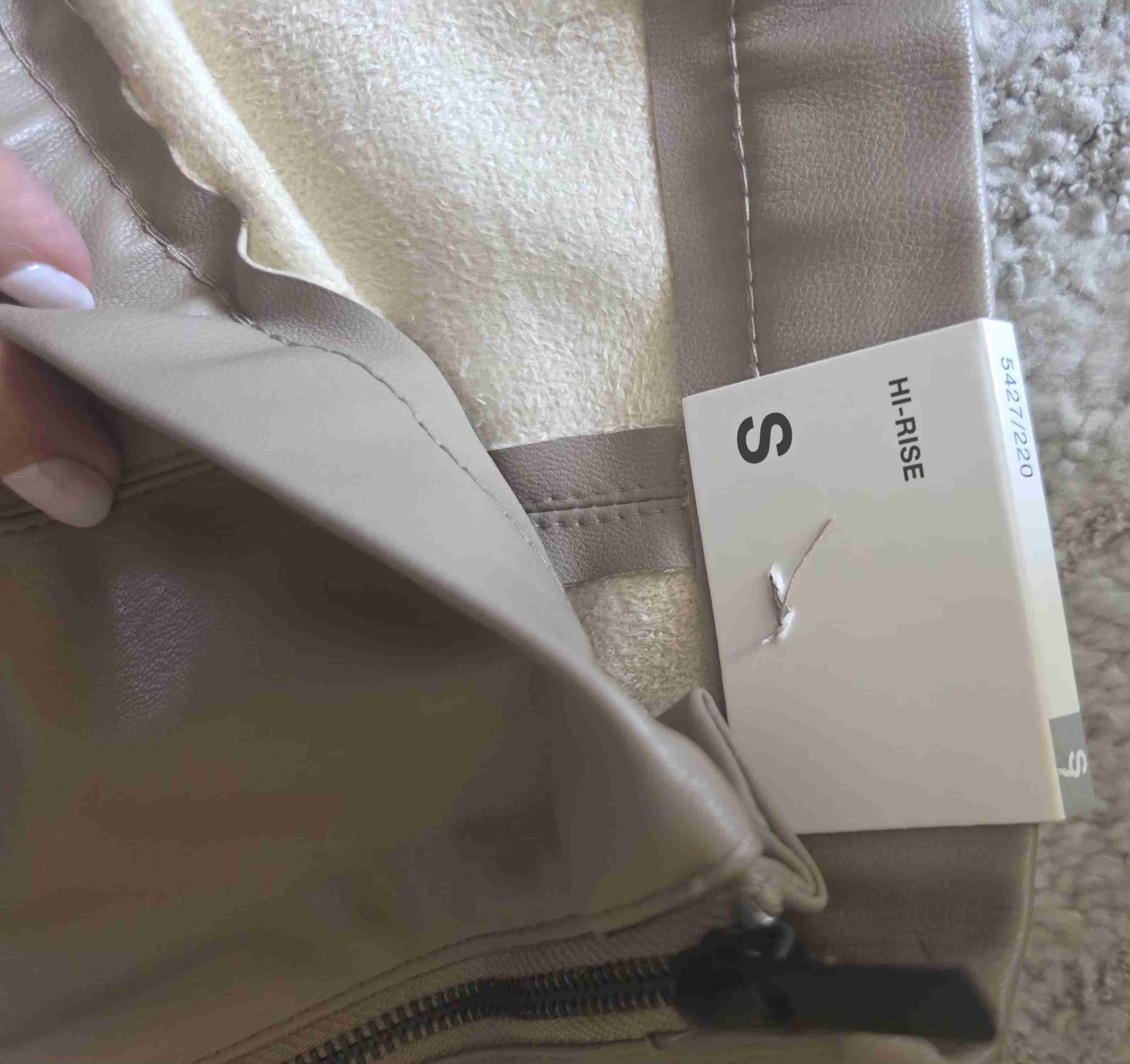 Nuevo LEGGIN  beige cuerina  ZARA - miniatura 3