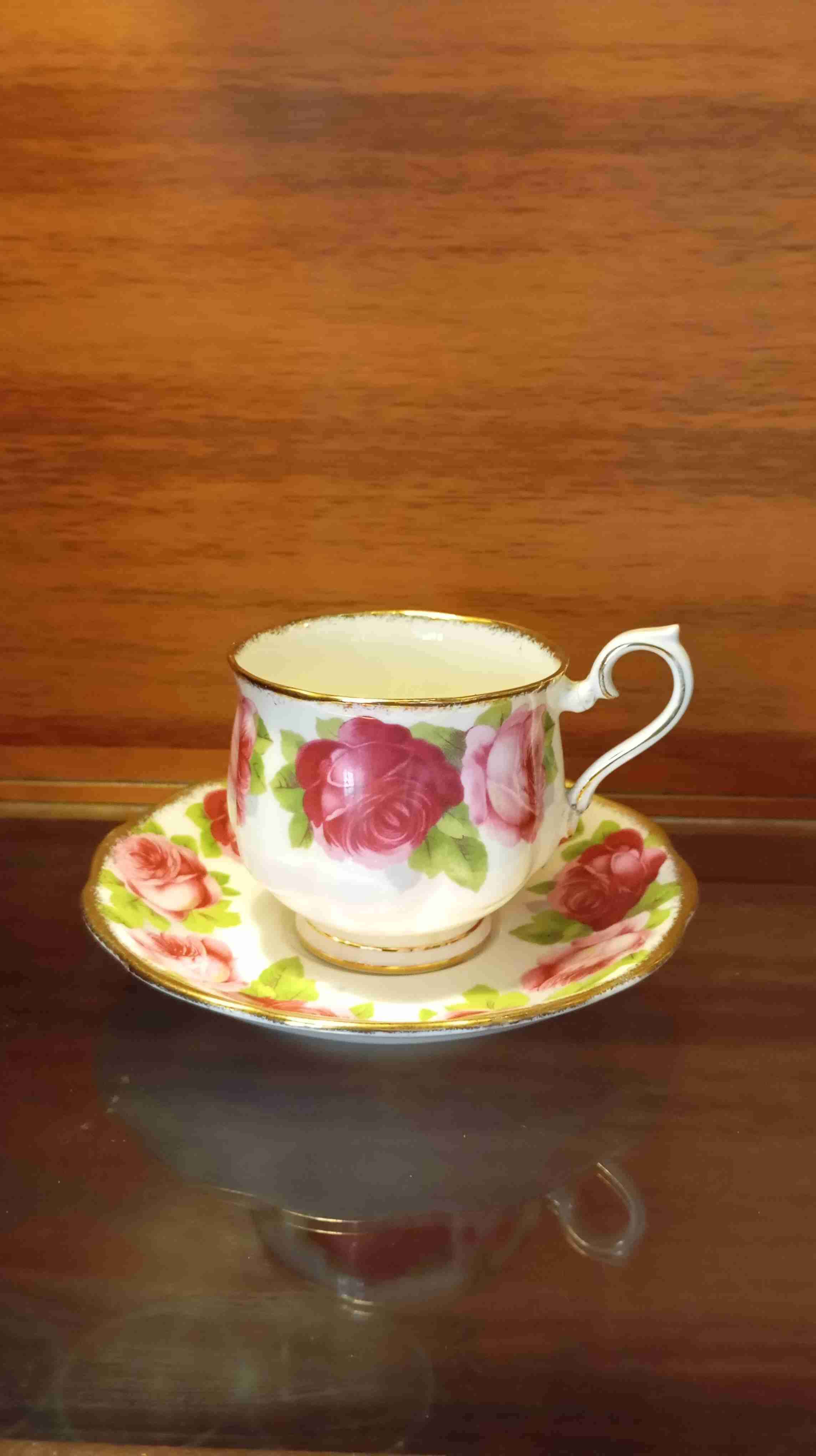 Taza de porcelana Royal Albert. - miniatura 1