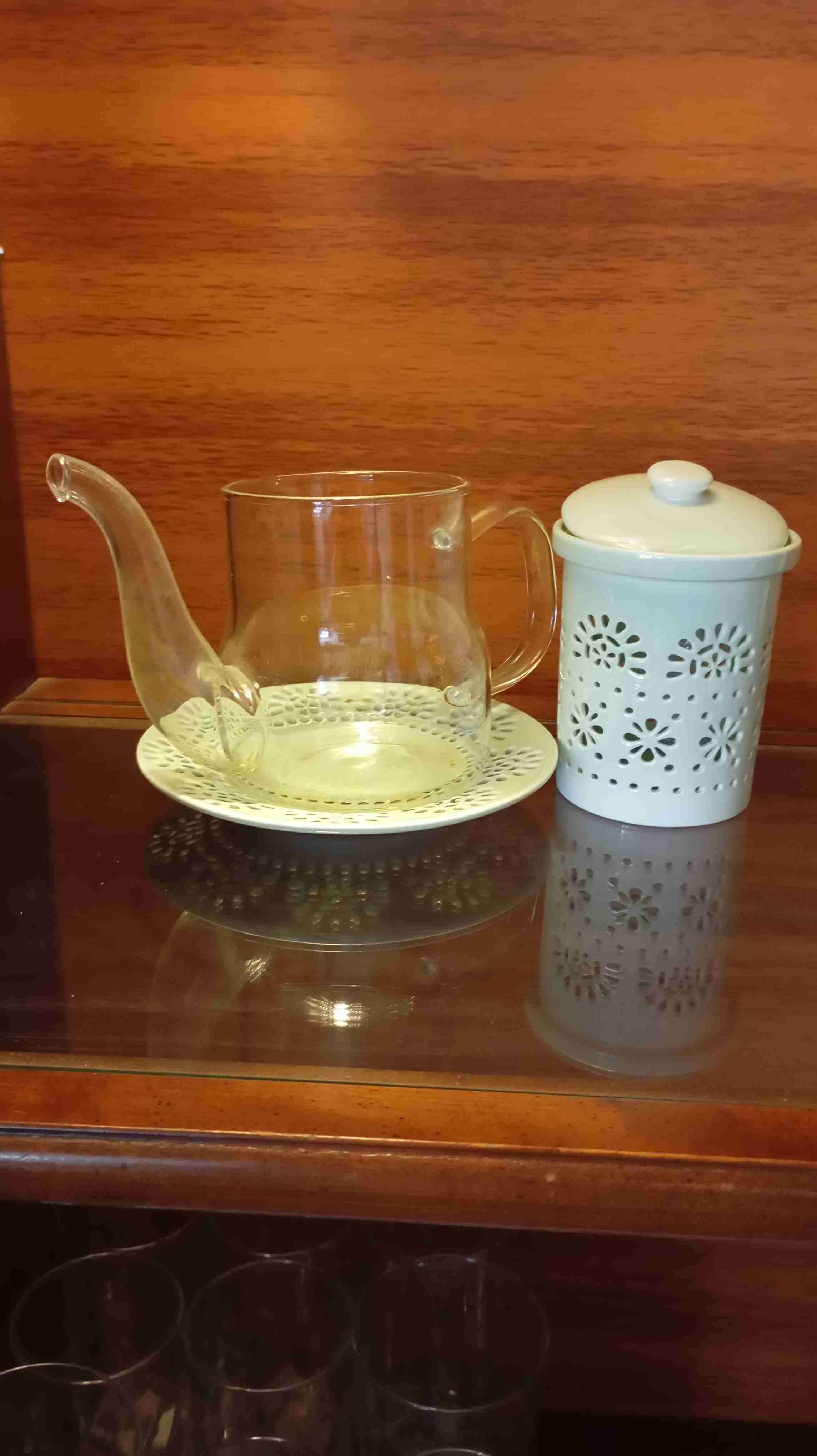 Tetera de vidrio con infusor y platillo. - miniatura 2