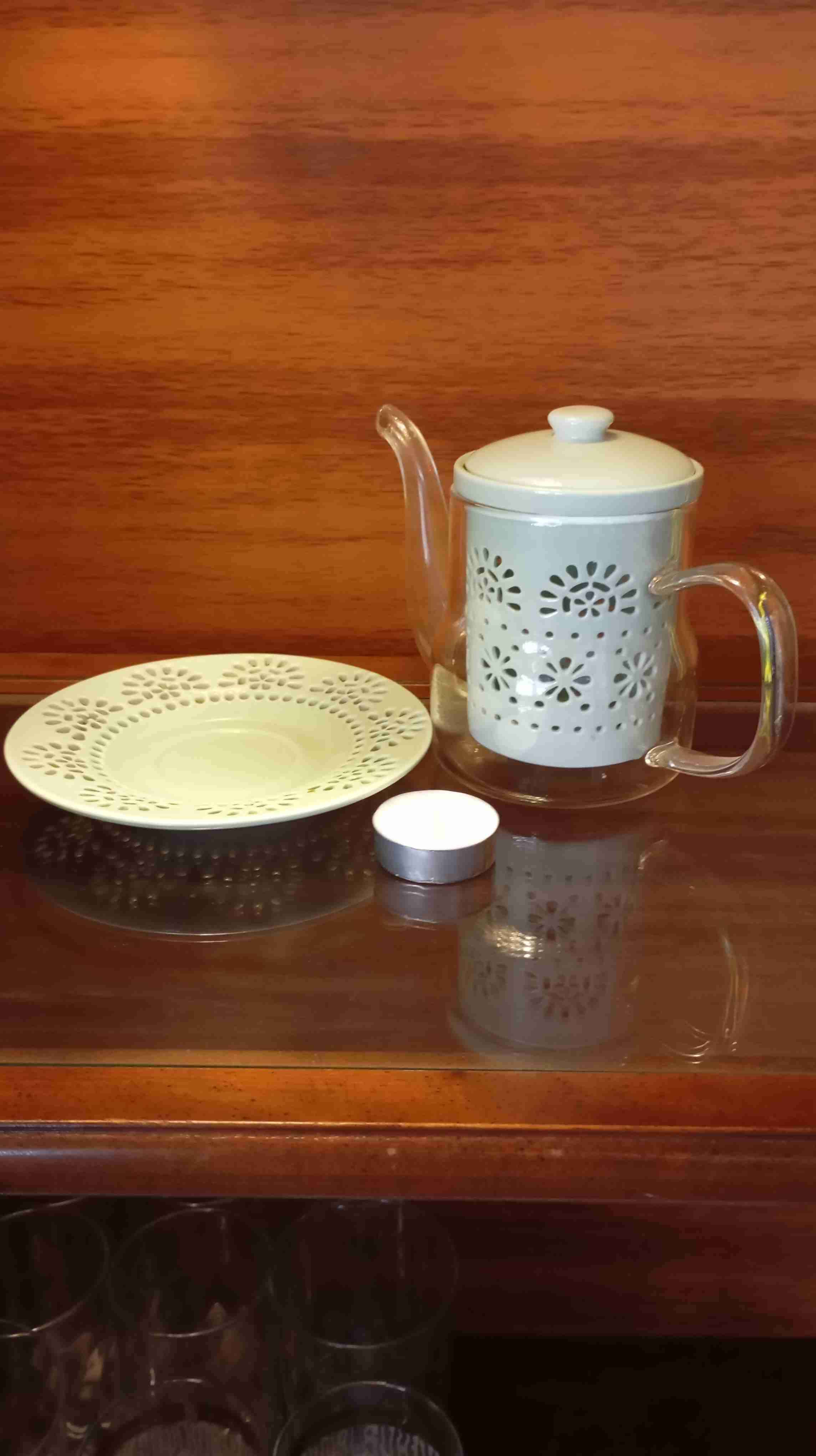 Tetera de vidrio con infusor y platillo. - miniatura 3