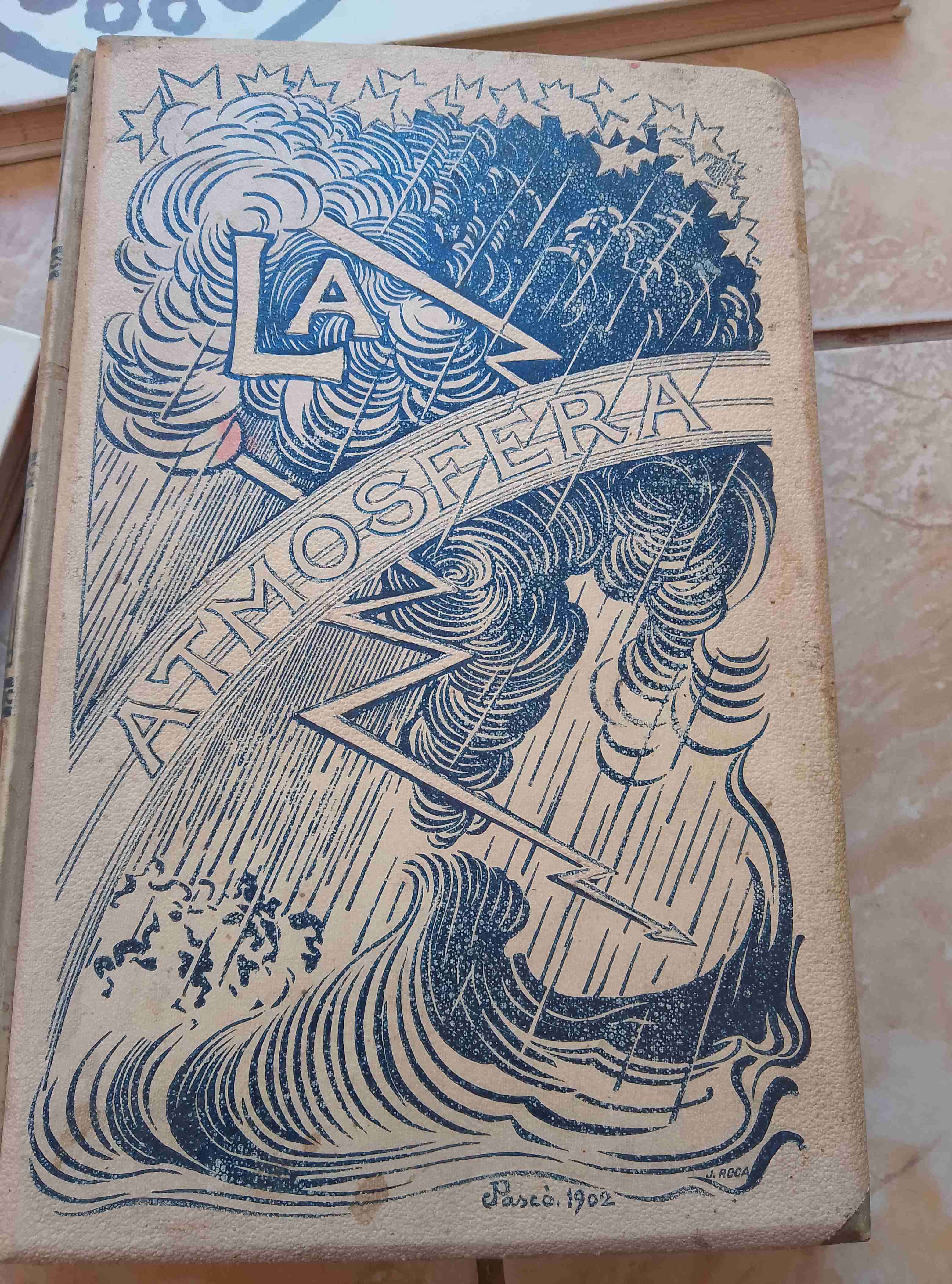 Libro antiguo 'La Atmósfera'