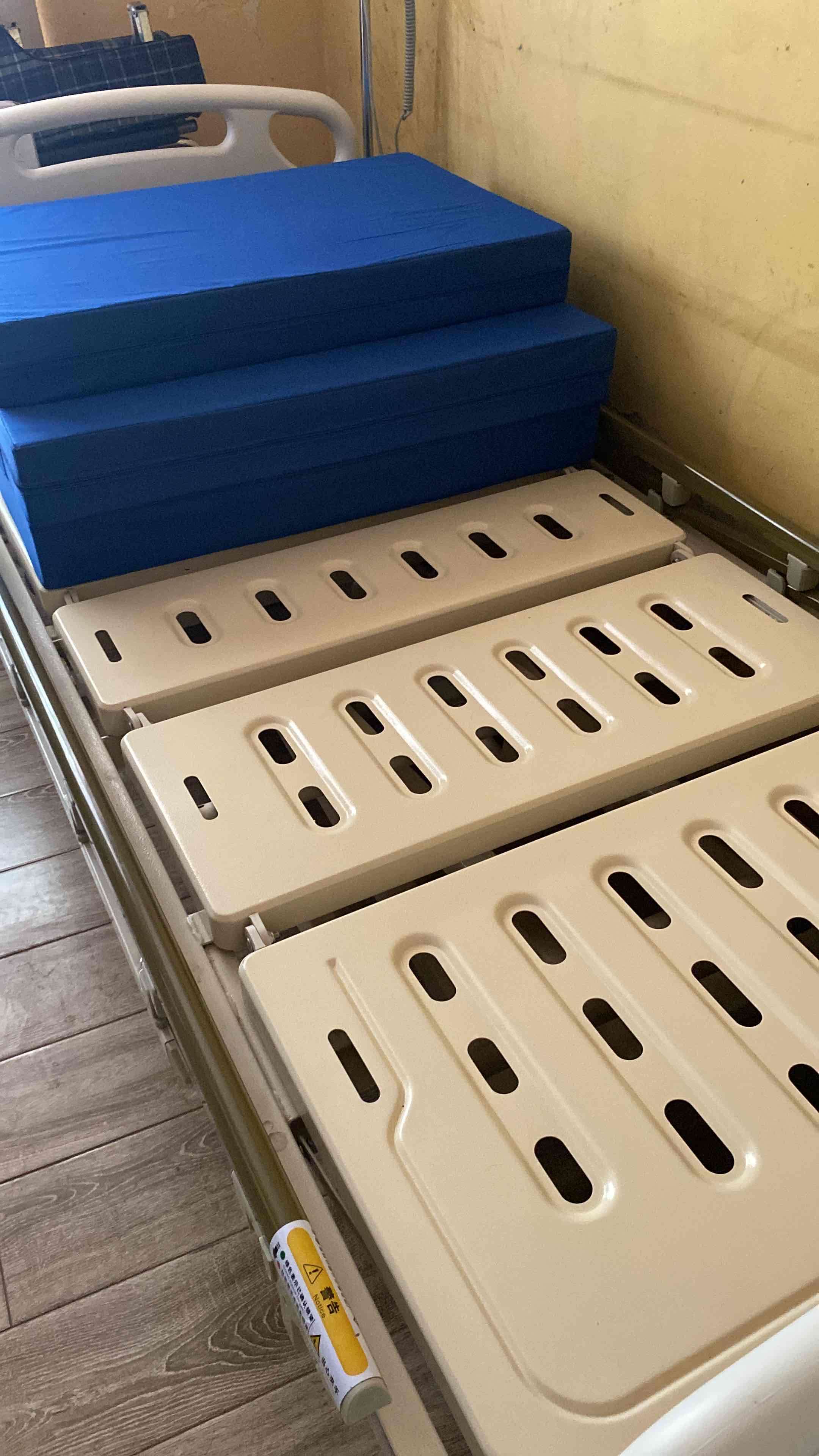 Cama clínica ajustable beige - miniatura 1