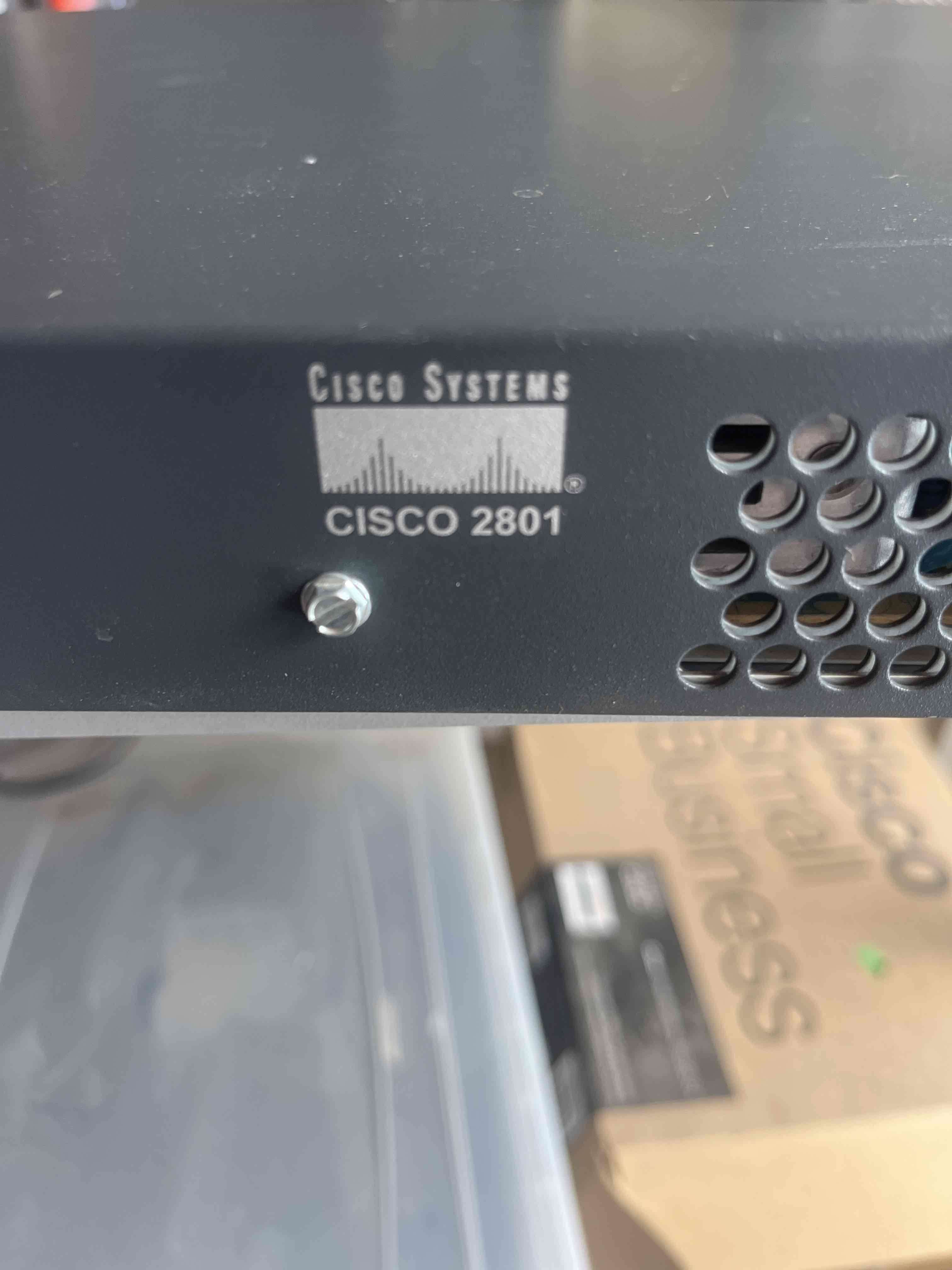 Router Cisco 2801 - miniatura 1