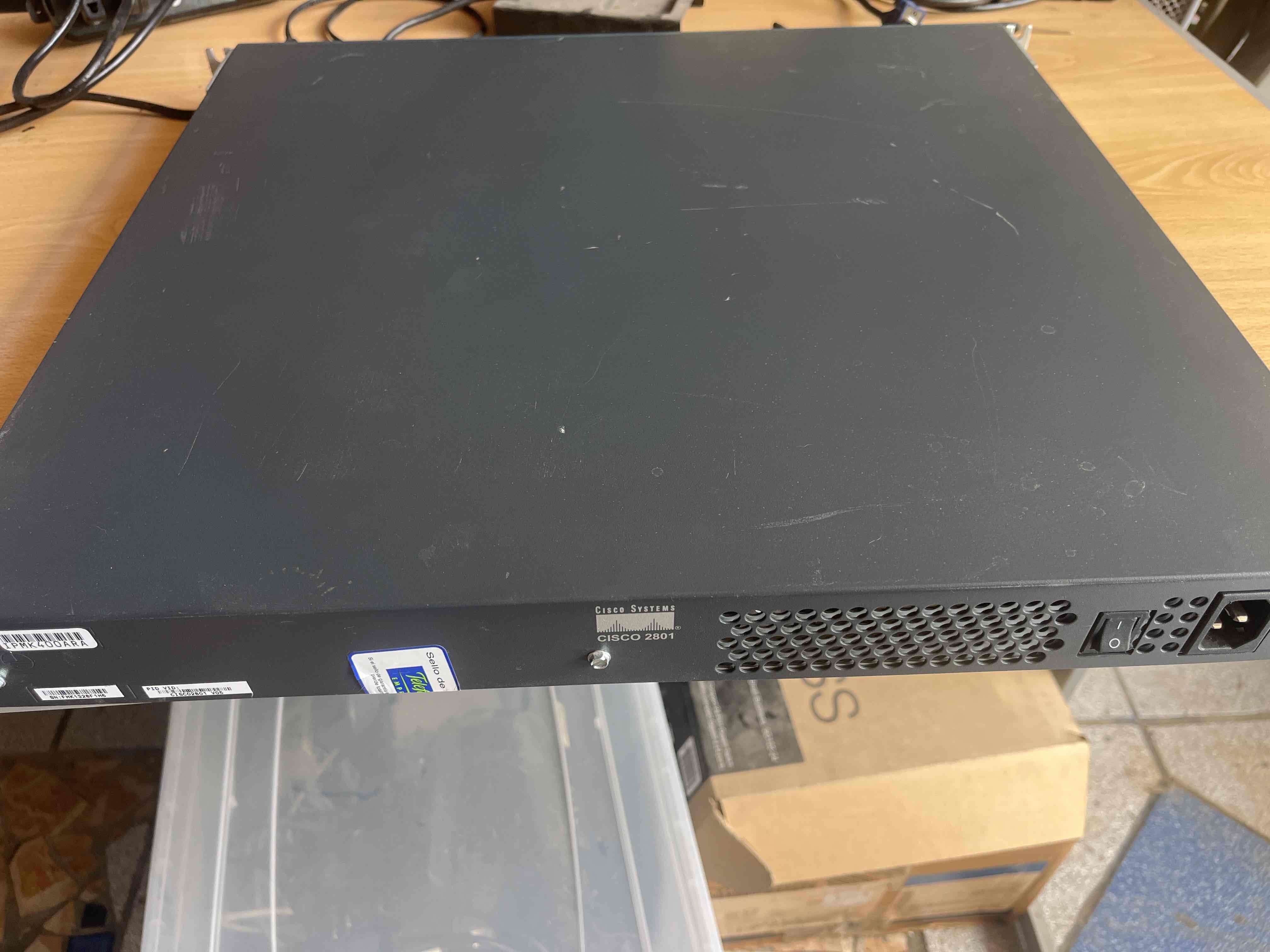 Router Cisco 2801 - miniatura 2