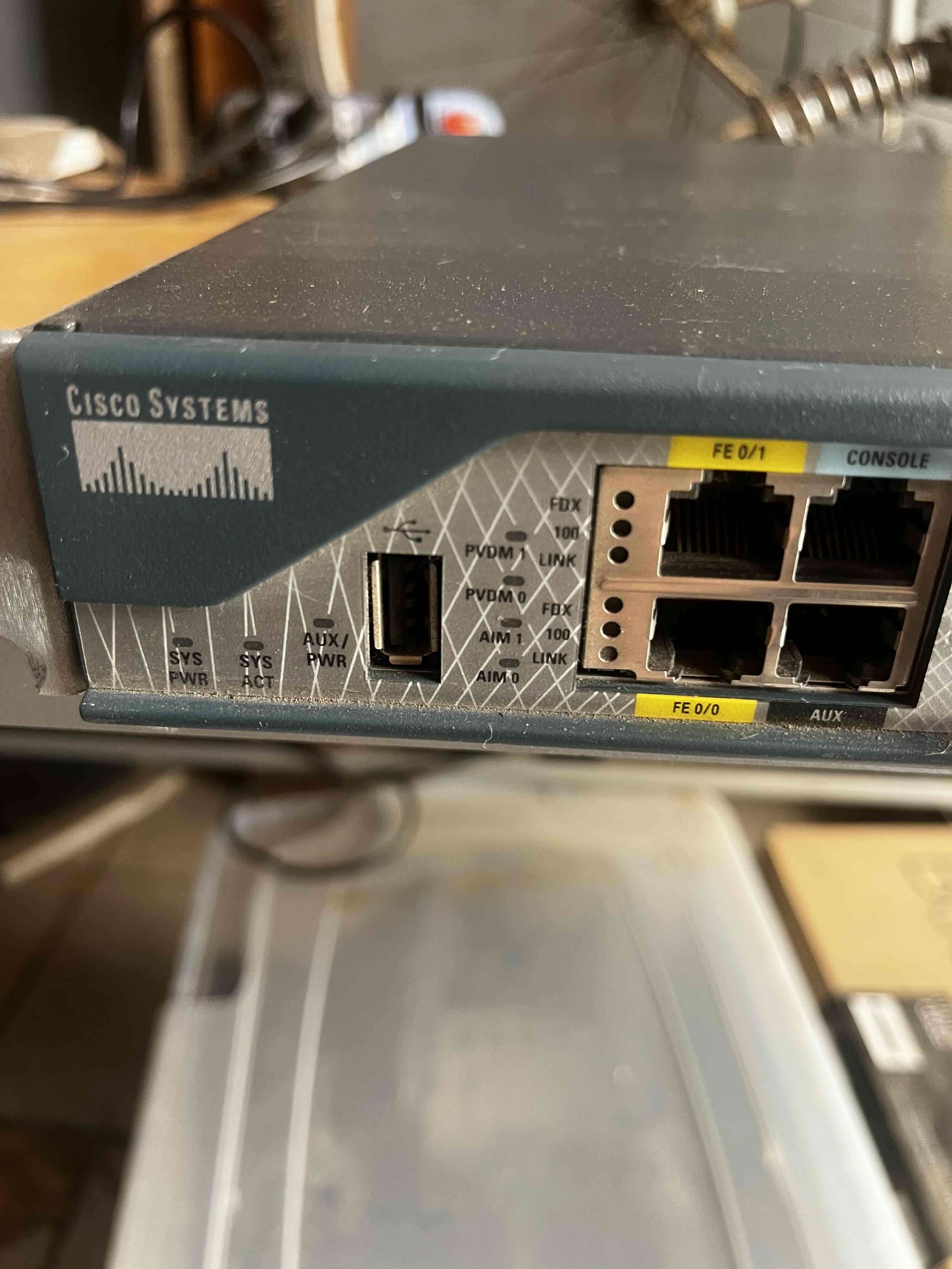 Router Cisco 2801 - miniatura 3