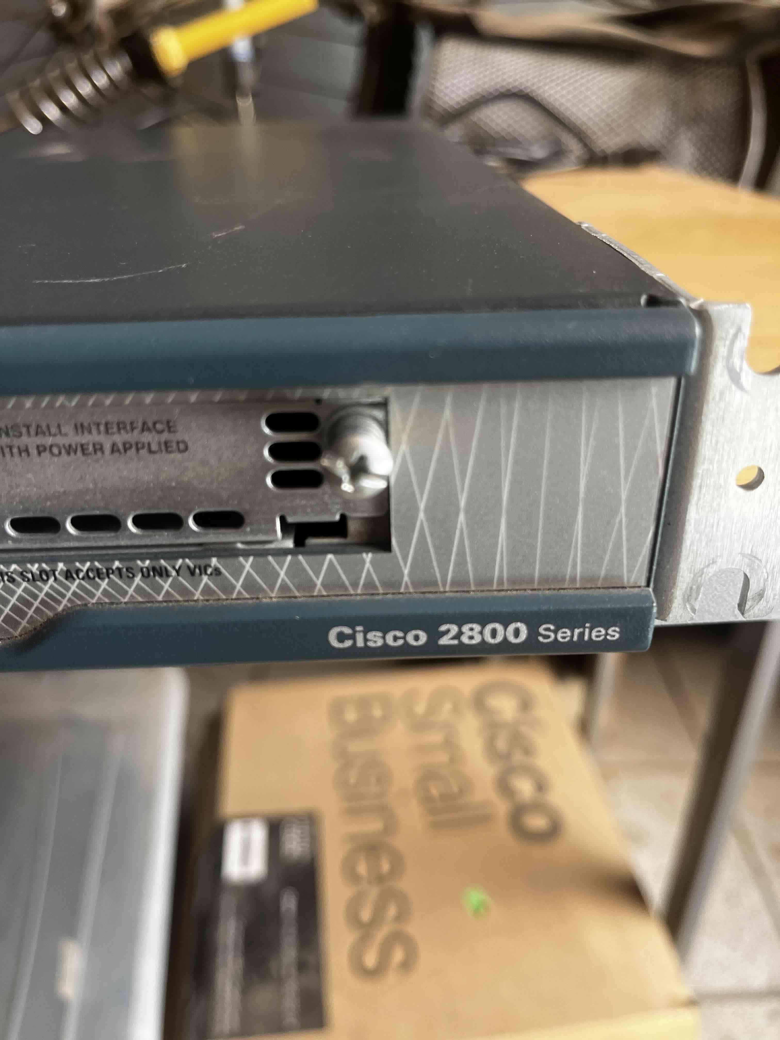 Router Cisco 2801 - miniatura 4