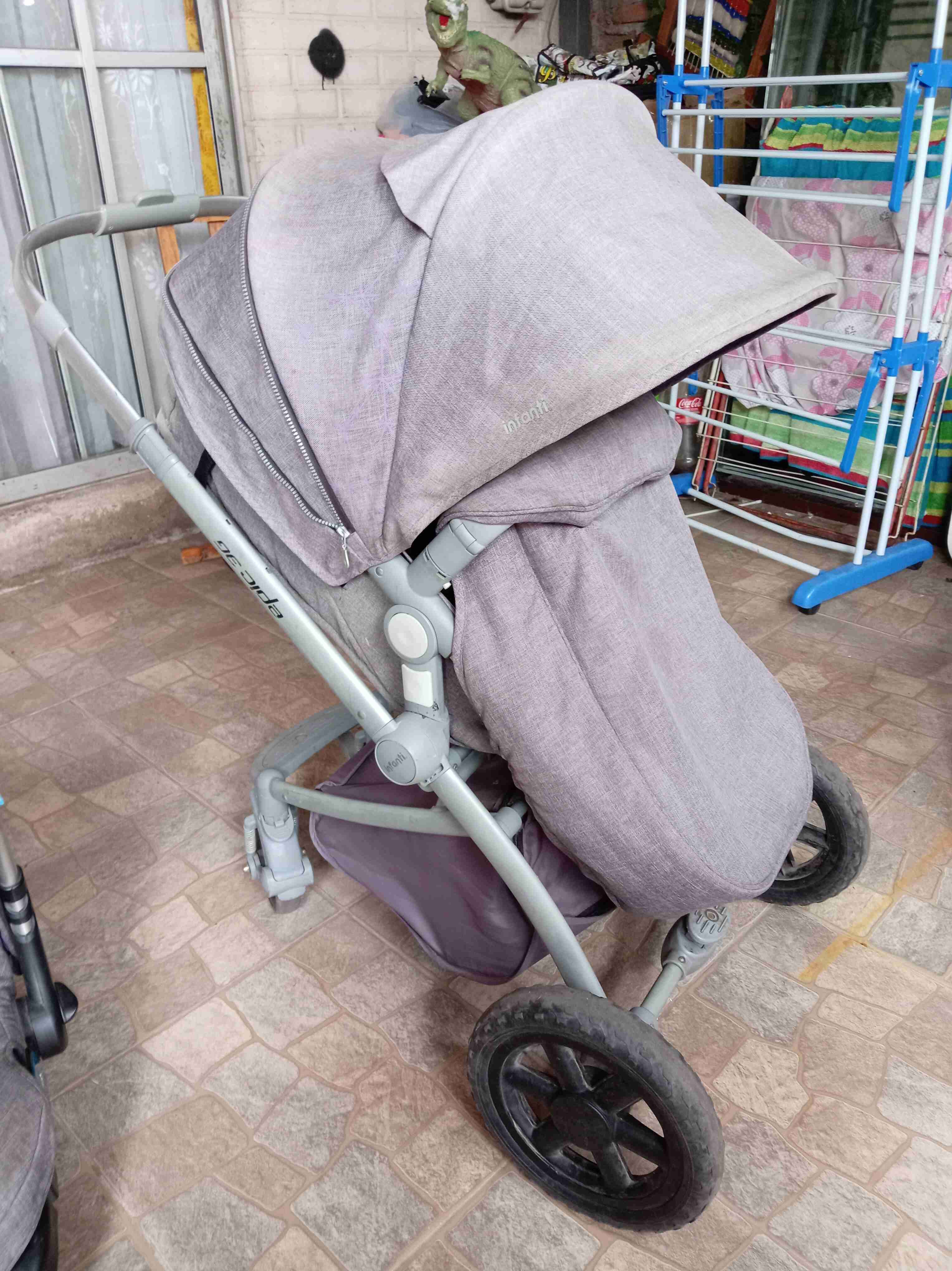 Coche con silla para bebé - miniatura 4