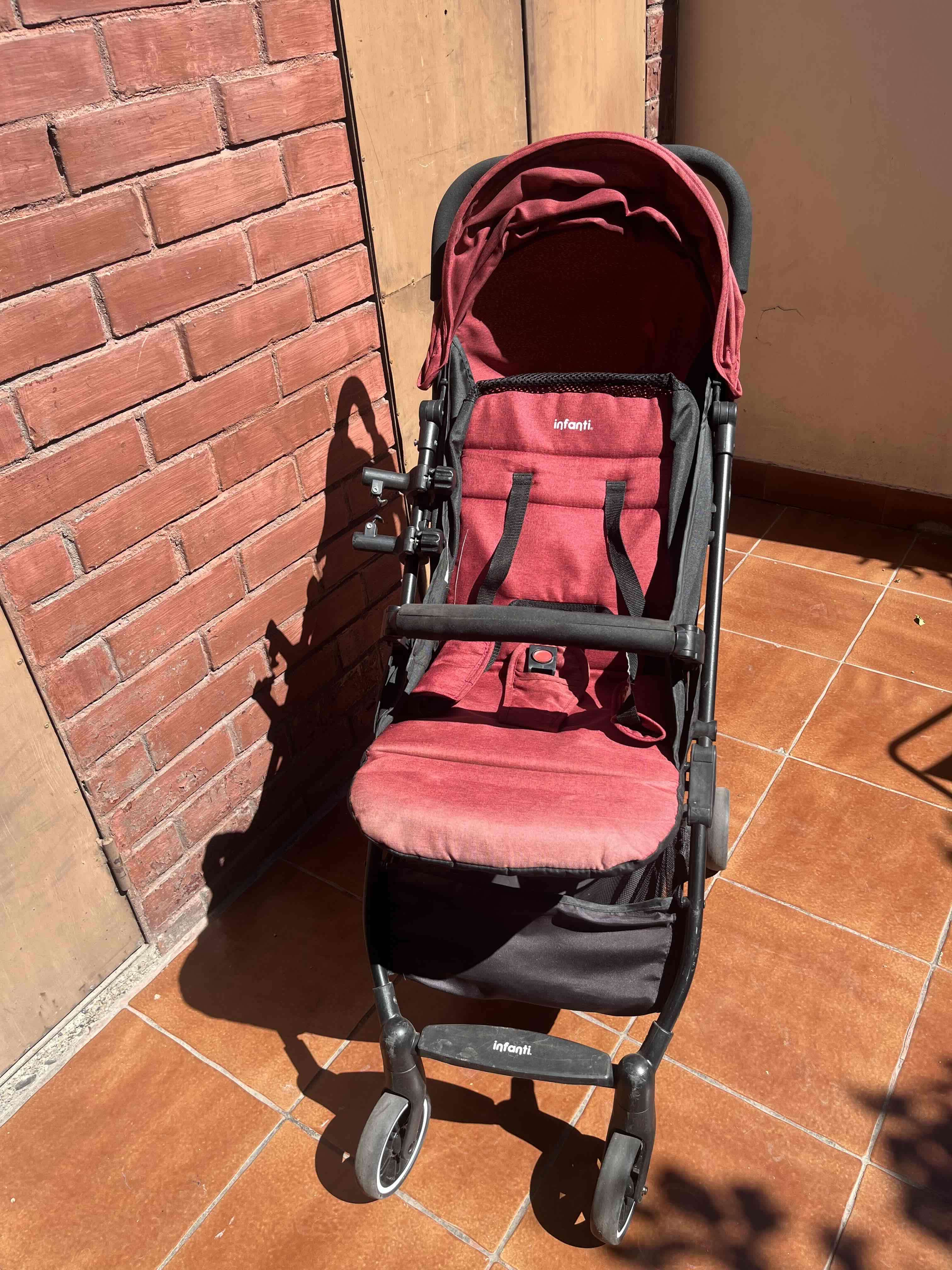 Coche de bebé Infanti rojo - miniatura 1