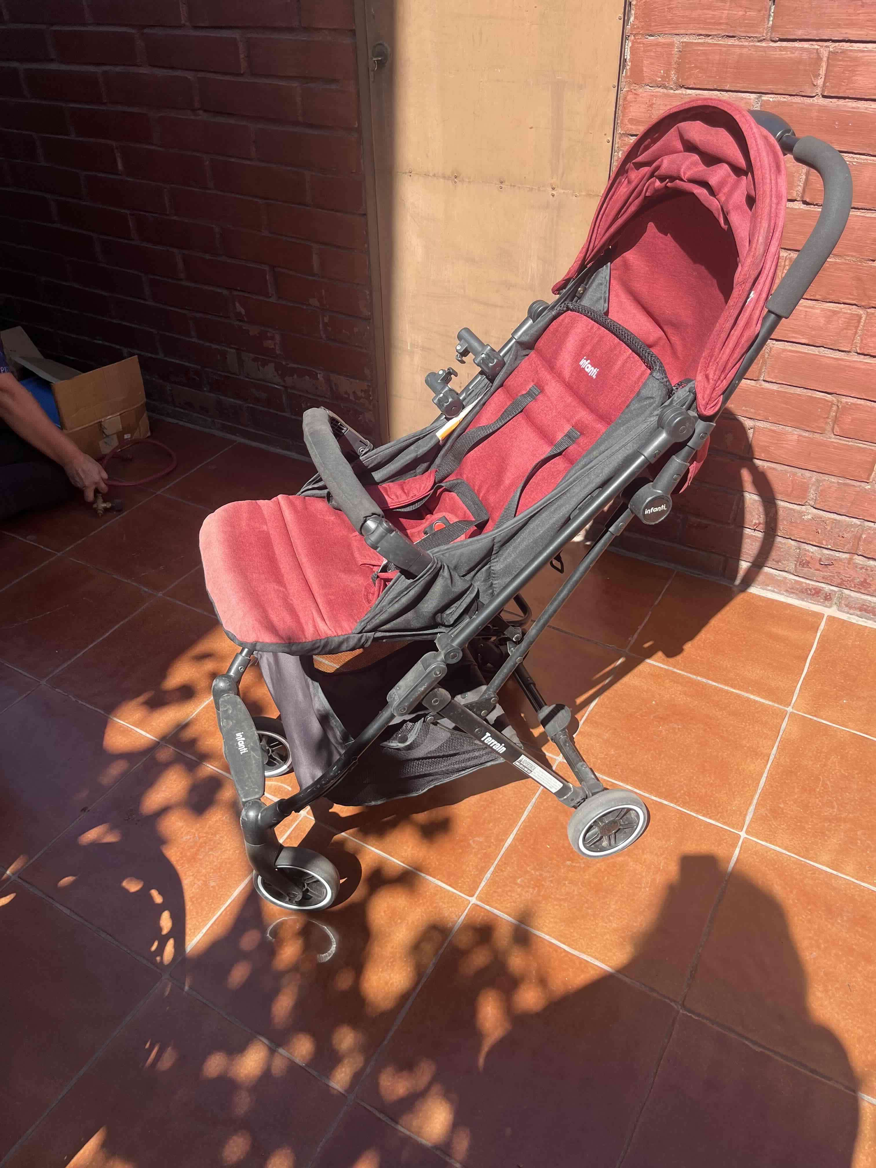 Coche de bebé Infanti rojo - miniatura 2