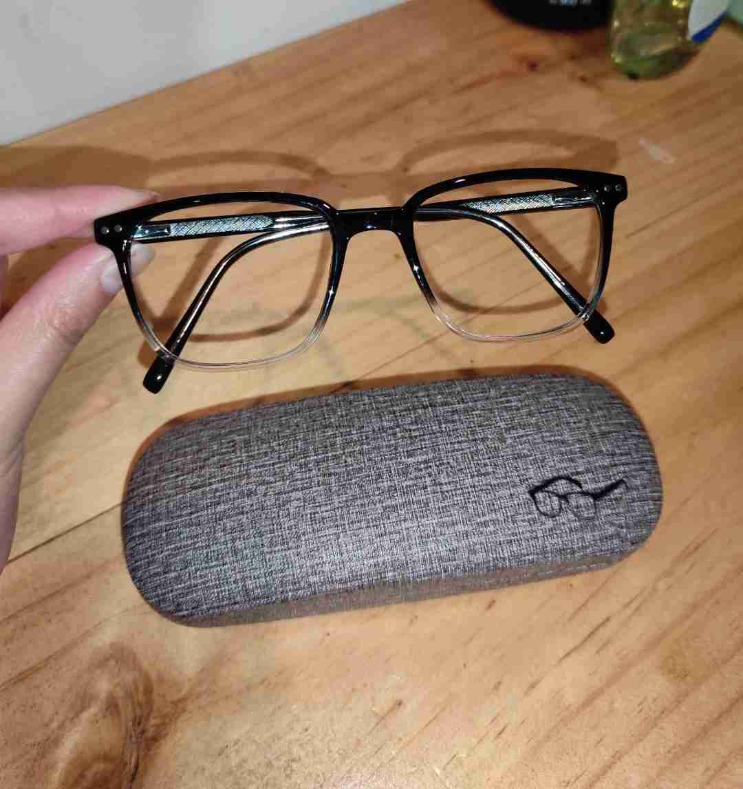 Lentes ópticos negros con estuche - miniatura 2