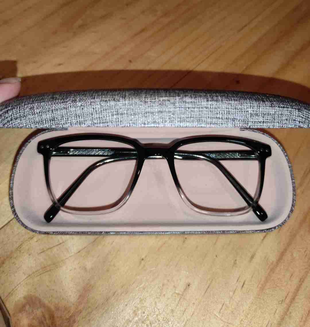 Lentes ópticos negros con estuche - miniatura 3