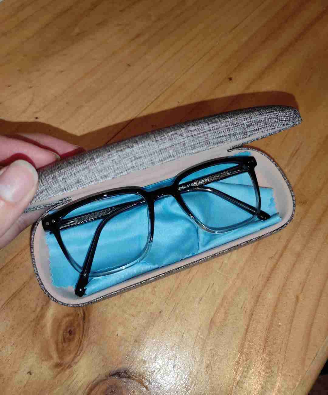 Lentes ópticos negros con estuche - miniatura 4
