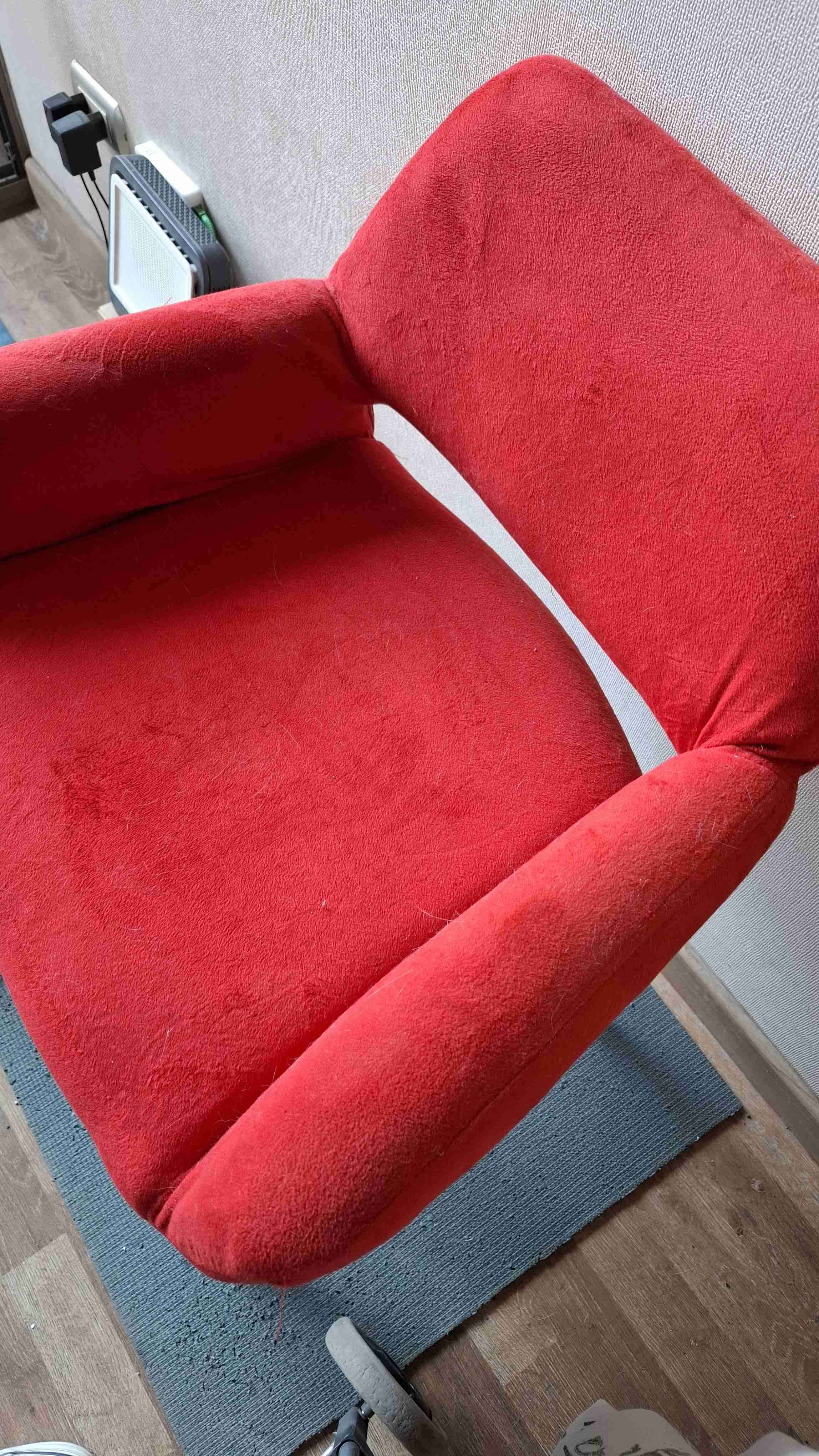 Silla color rojo ajustable - miniatura 1