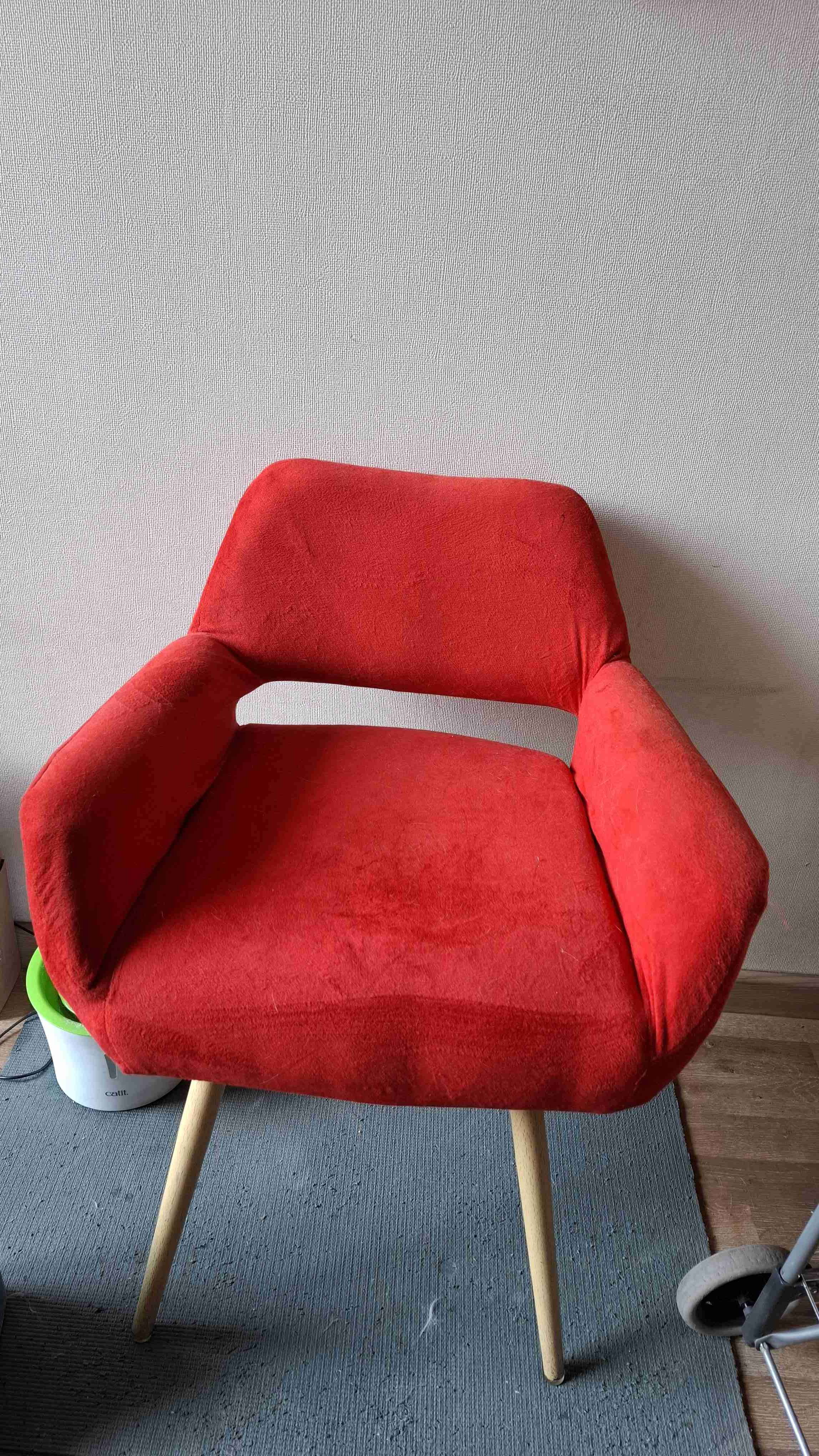 Silla color rojo ajustable - miniatura 2