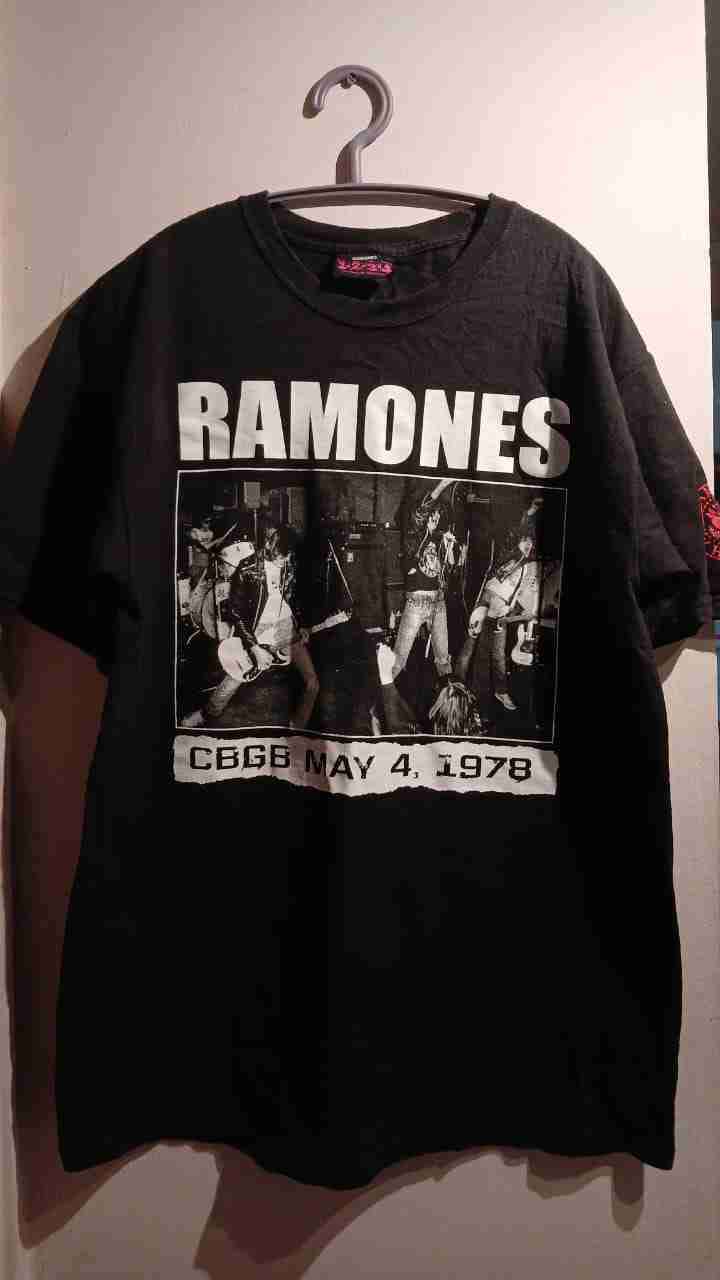 Polera negra Ramones CBGB 1978 - miniatura 1