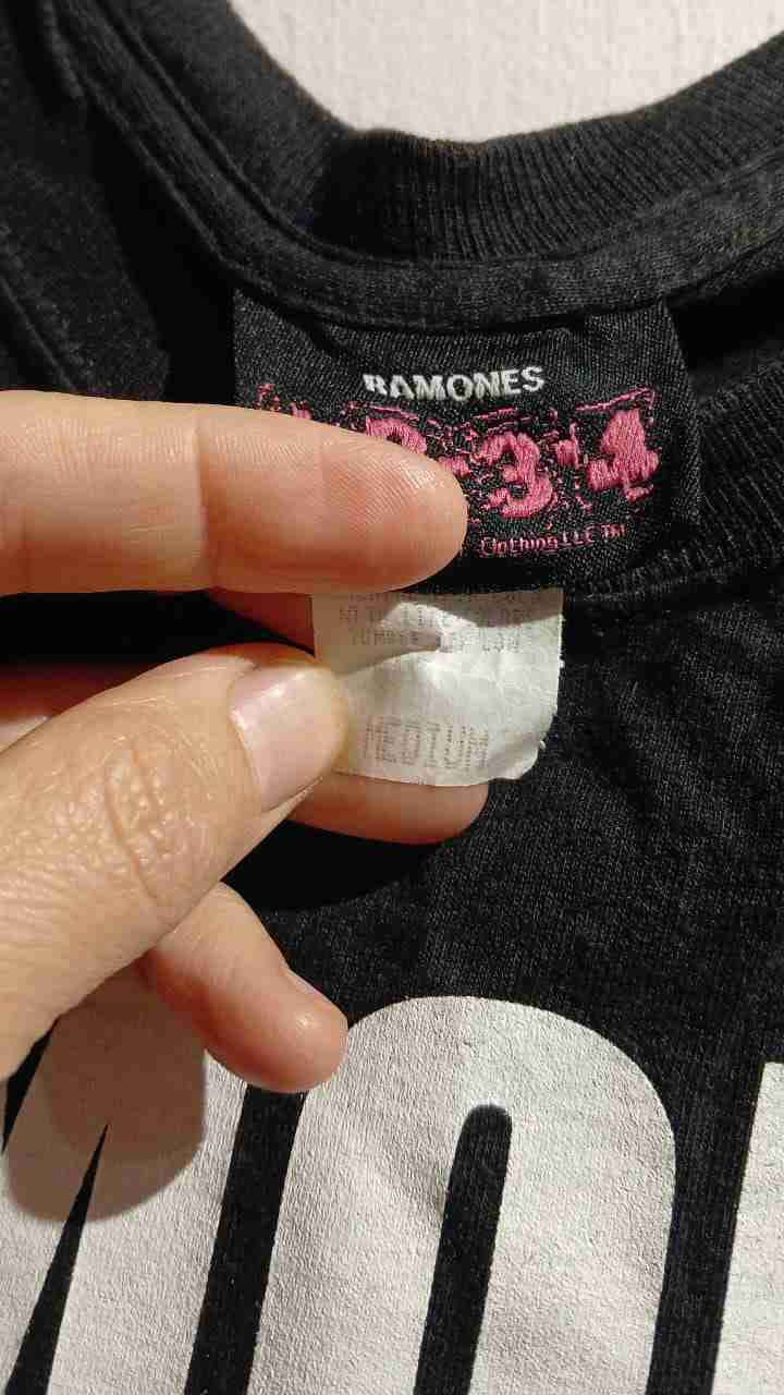 Polera negra Ramones CBGB 1978 - miniatura 2