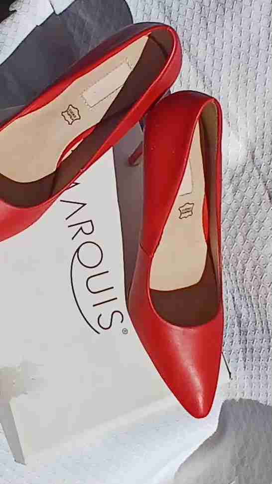Tacones rojos de cuero - miniatura 3