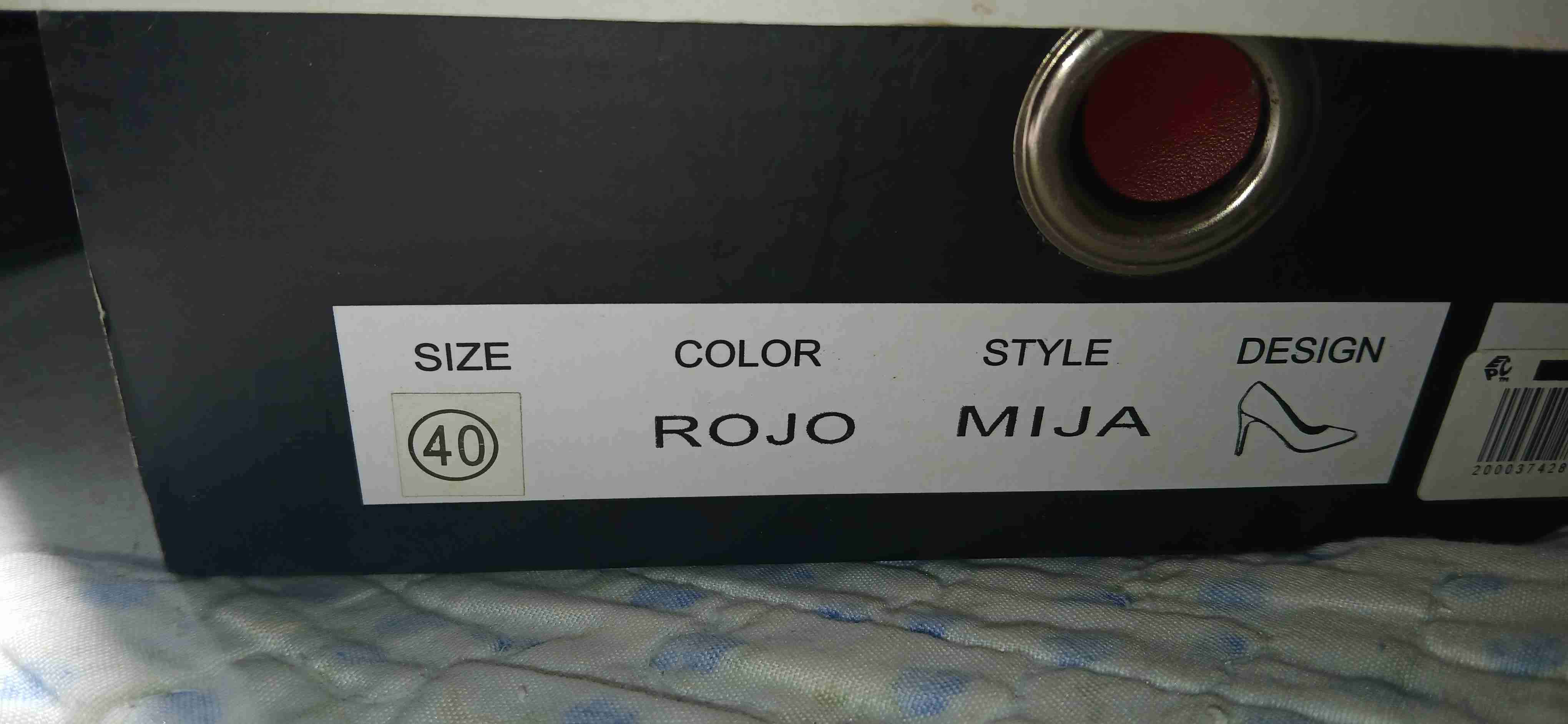 Tacones rojos de cuero - miniatura 4