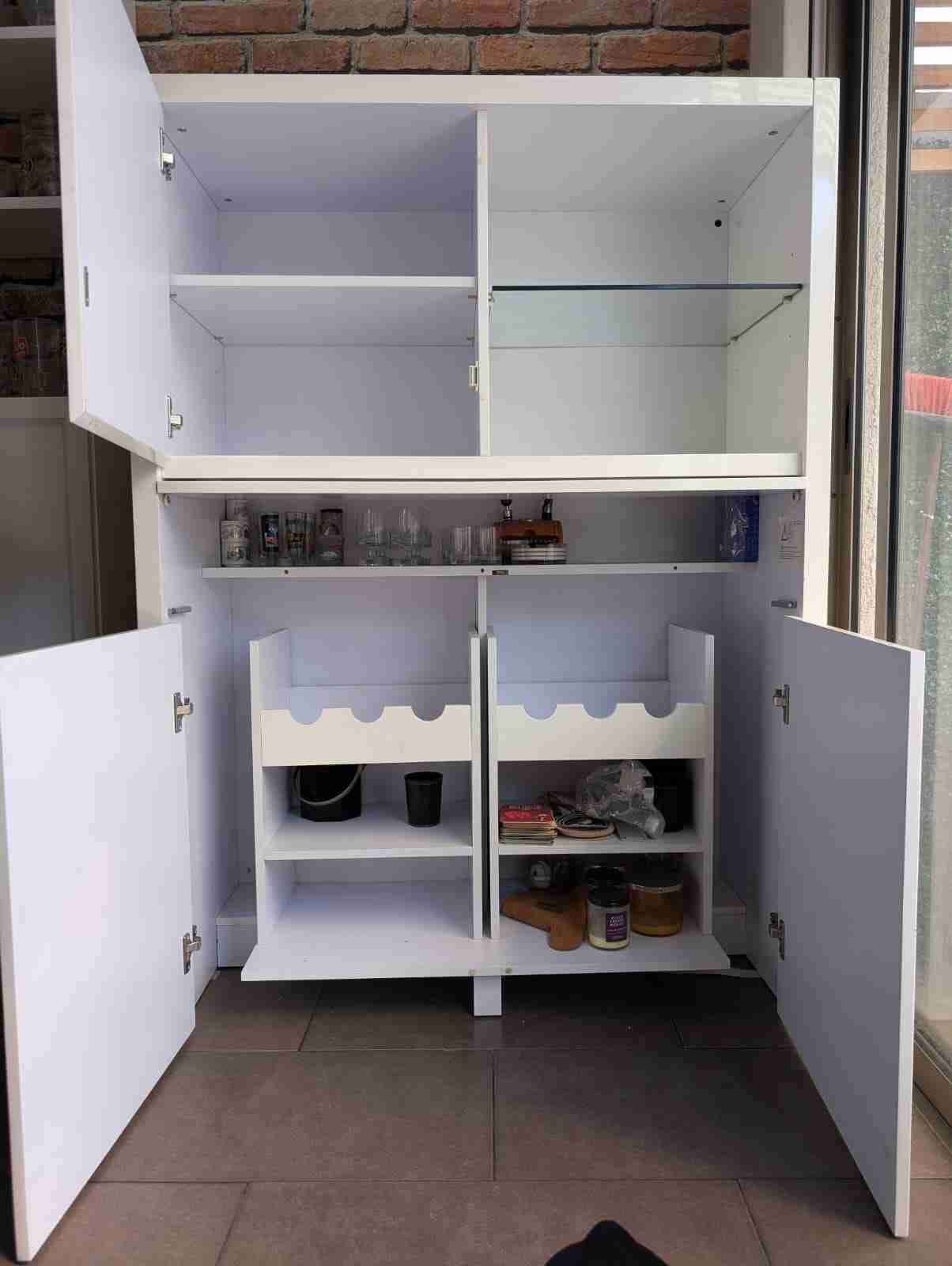 Gabinete blanco con puertas - miniatura 3