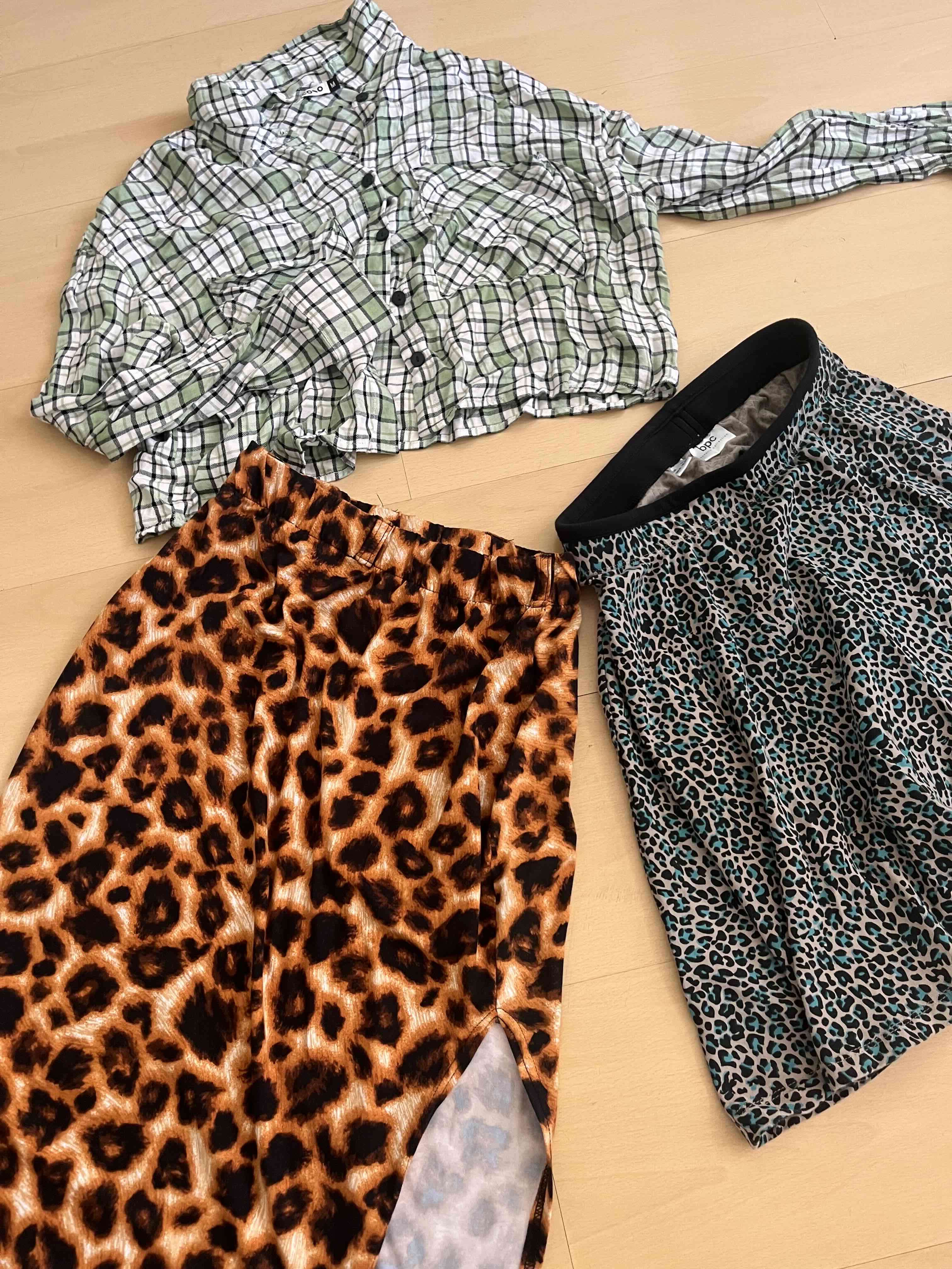 Conjunto blusa y faldas animal print - 2