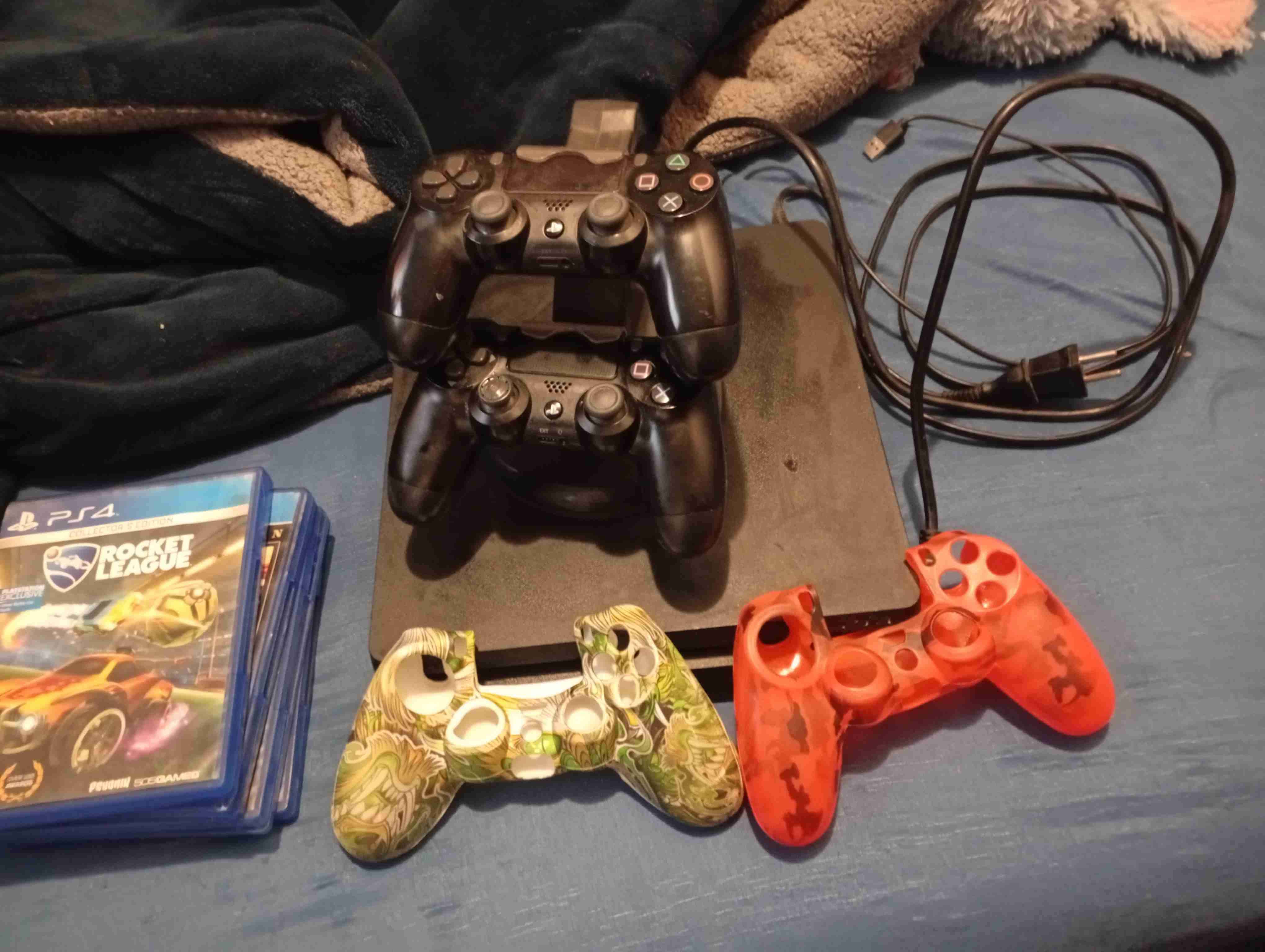 Consola PS4 con 4 controles - miniatura 1
