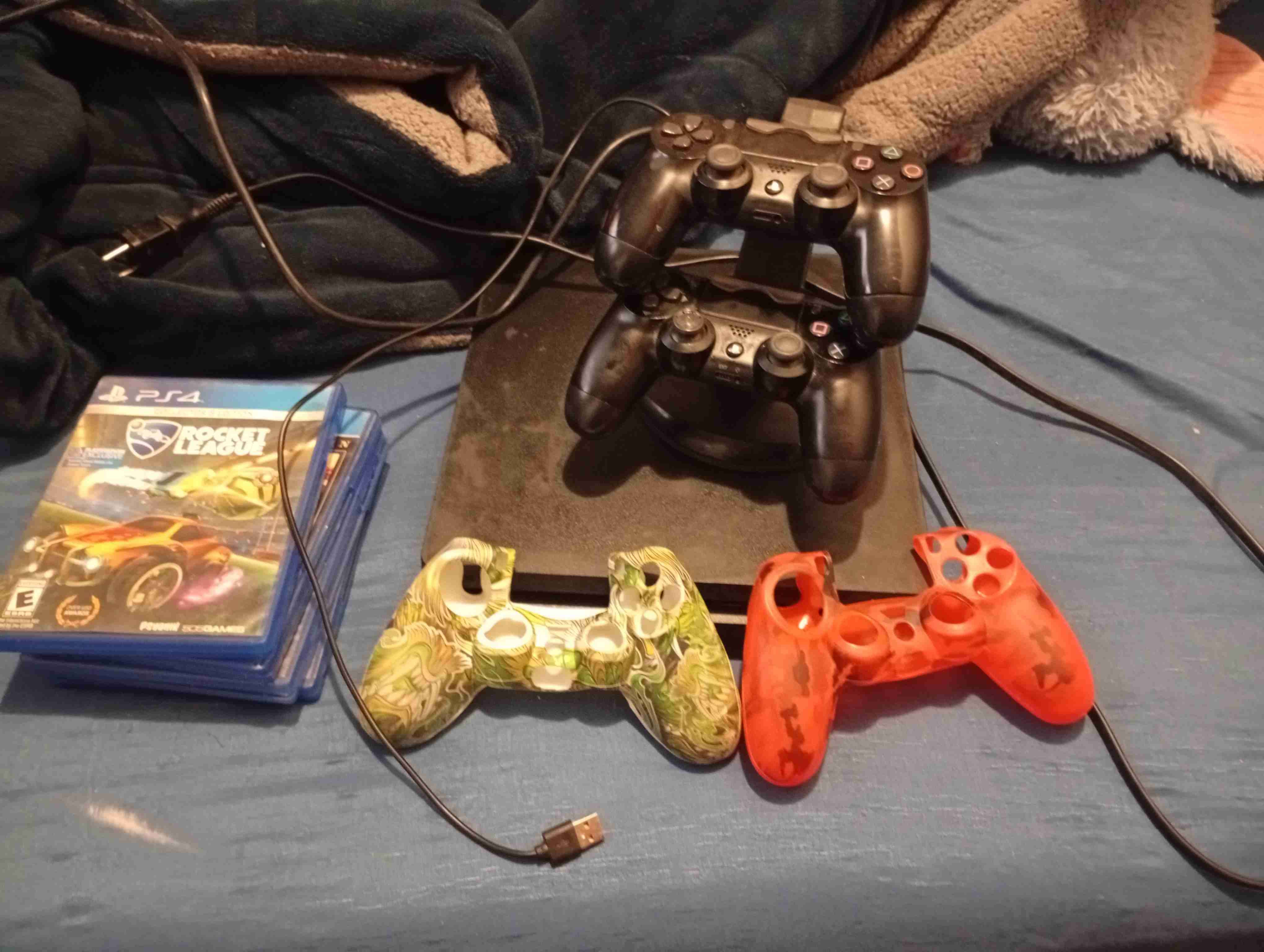 Consola PS4 con 4 controles - miniatura 2