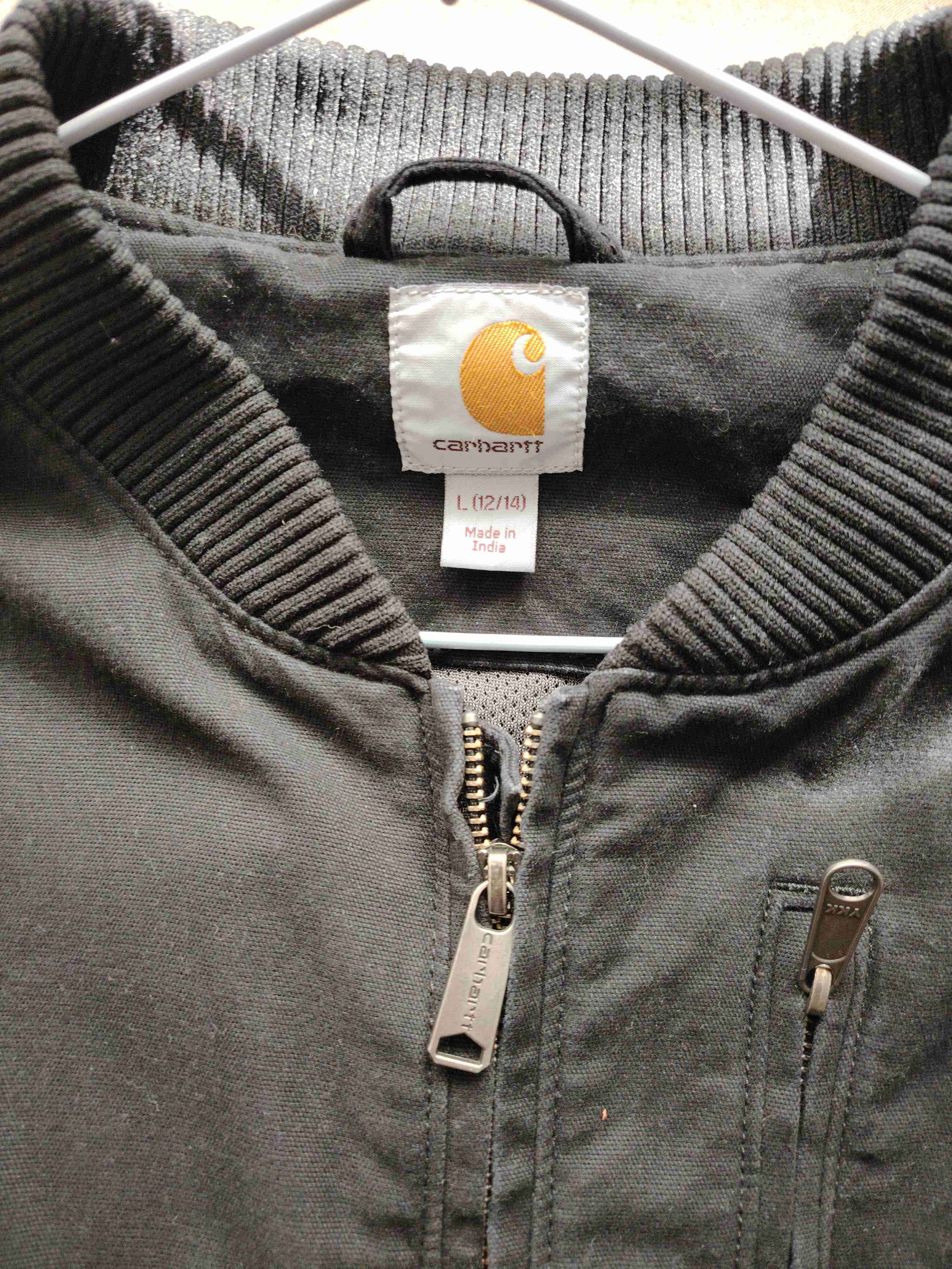 Chaqueta negra con cierre - miniatura 2